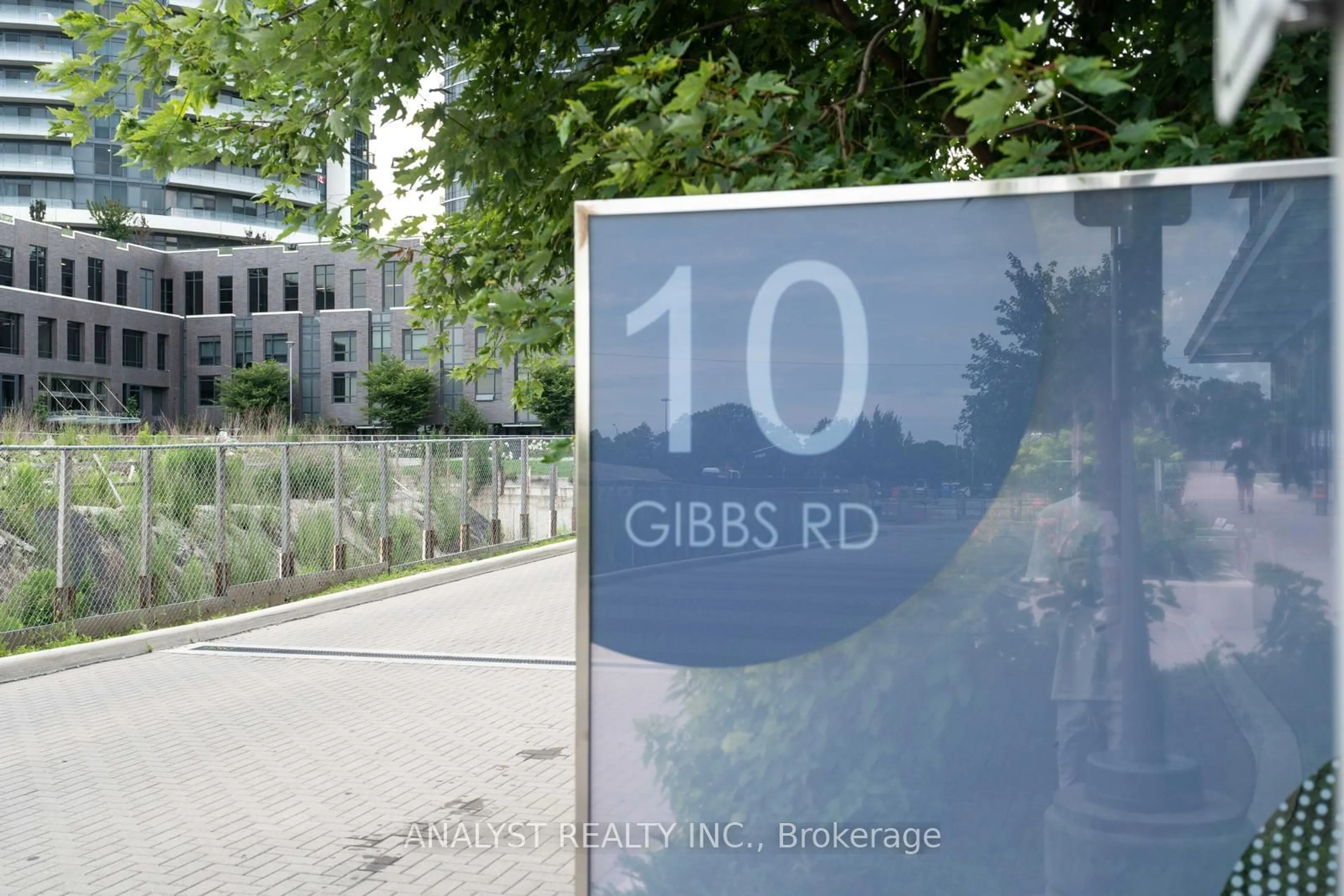 Blurry image for 10 Gibbs Rd #717, Toronto Ontario M9B 0E2