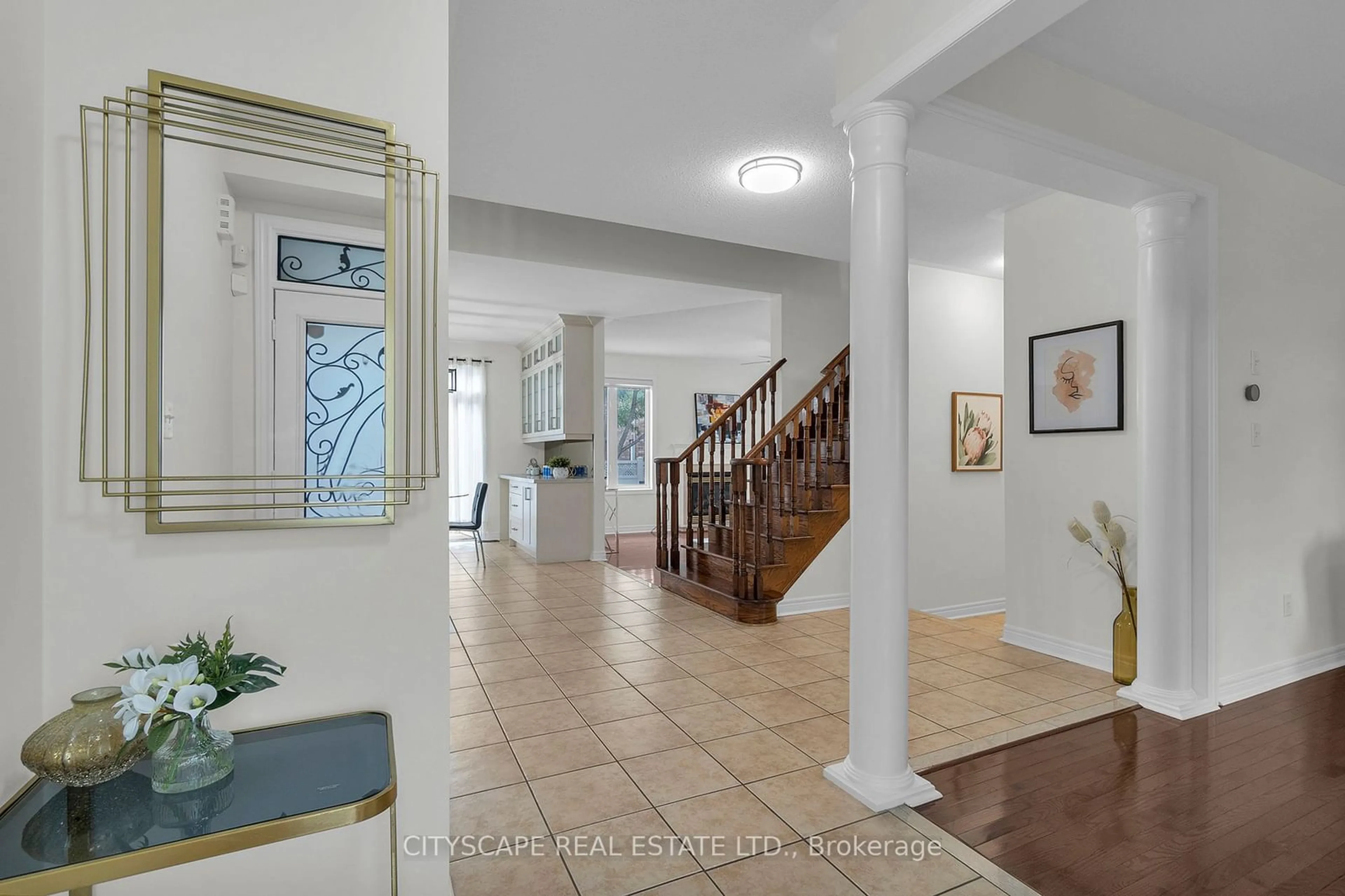 Indoor foyer for 33 Huntspoint Dr, Brampton Ontario L6P 2E9