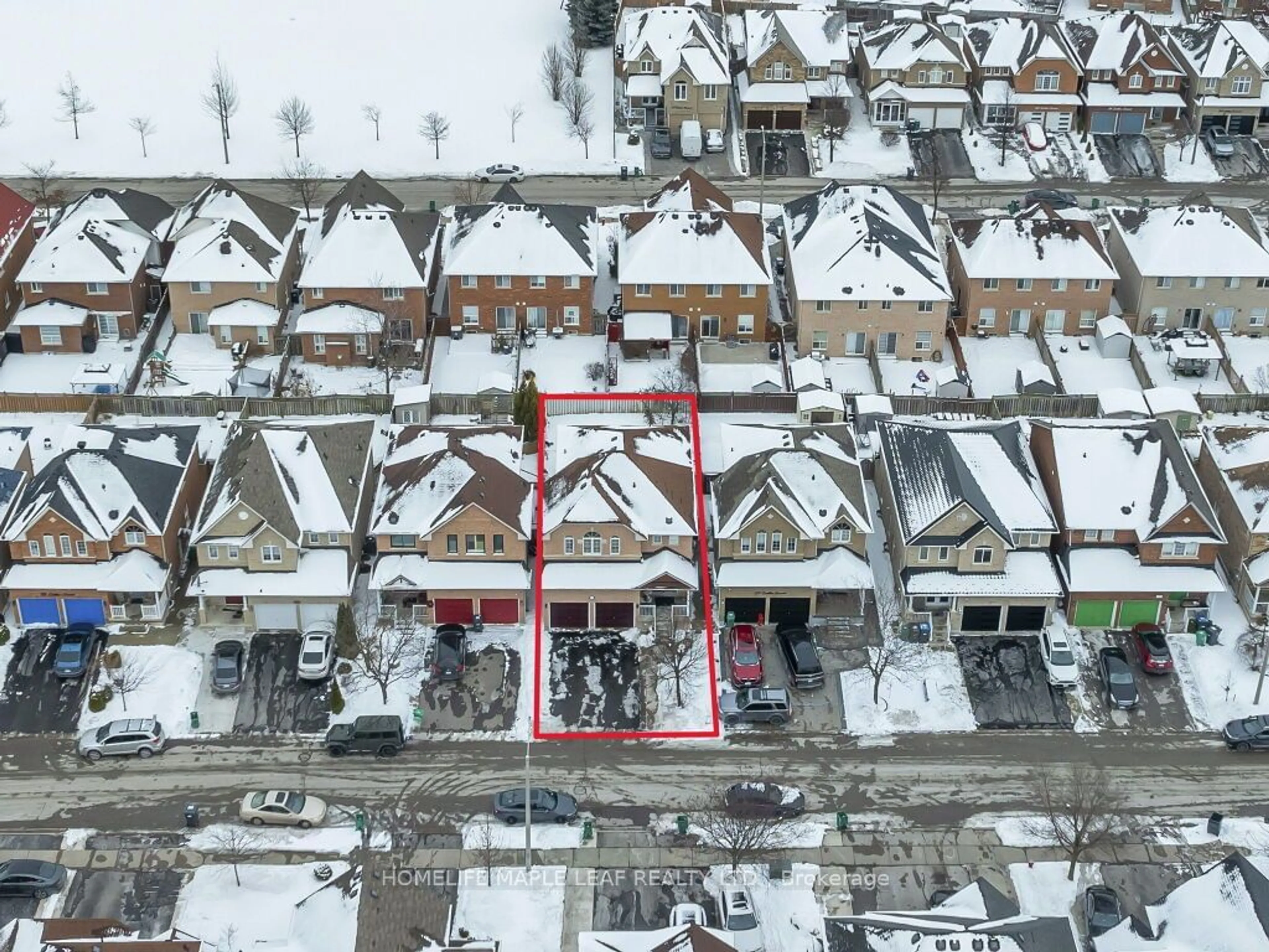 A pic from outside/outdoor area/front of a property/back of a property/a pic from drone, unknown for 129 Cadillac Cres, Brampton Ontario L7A 3B3