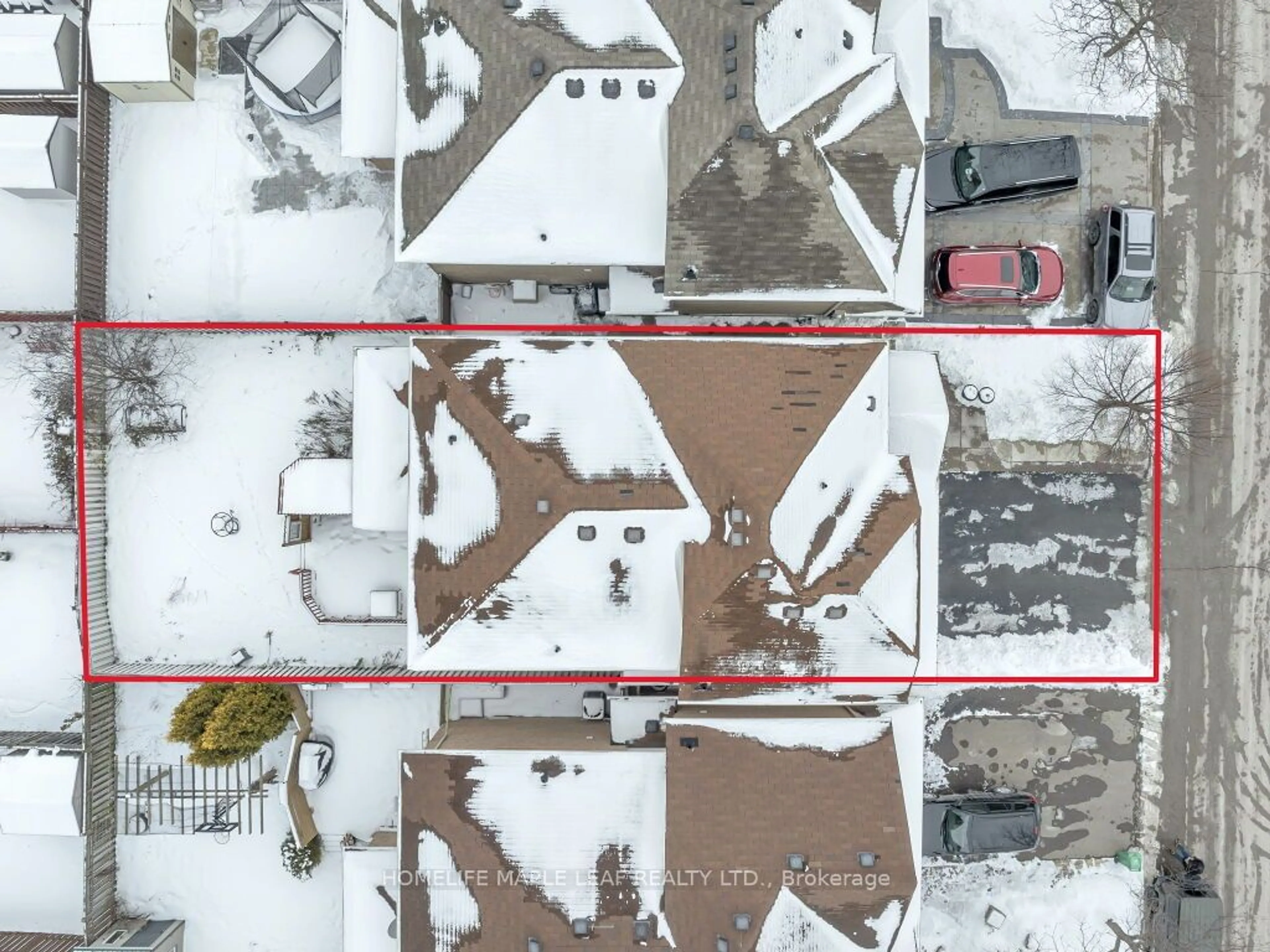 A pic from outside/outdoor area/front of a property/back of a property/a pic from drone, building for 129 Cadillac Cres, Brampton Ontario L7A 3B3