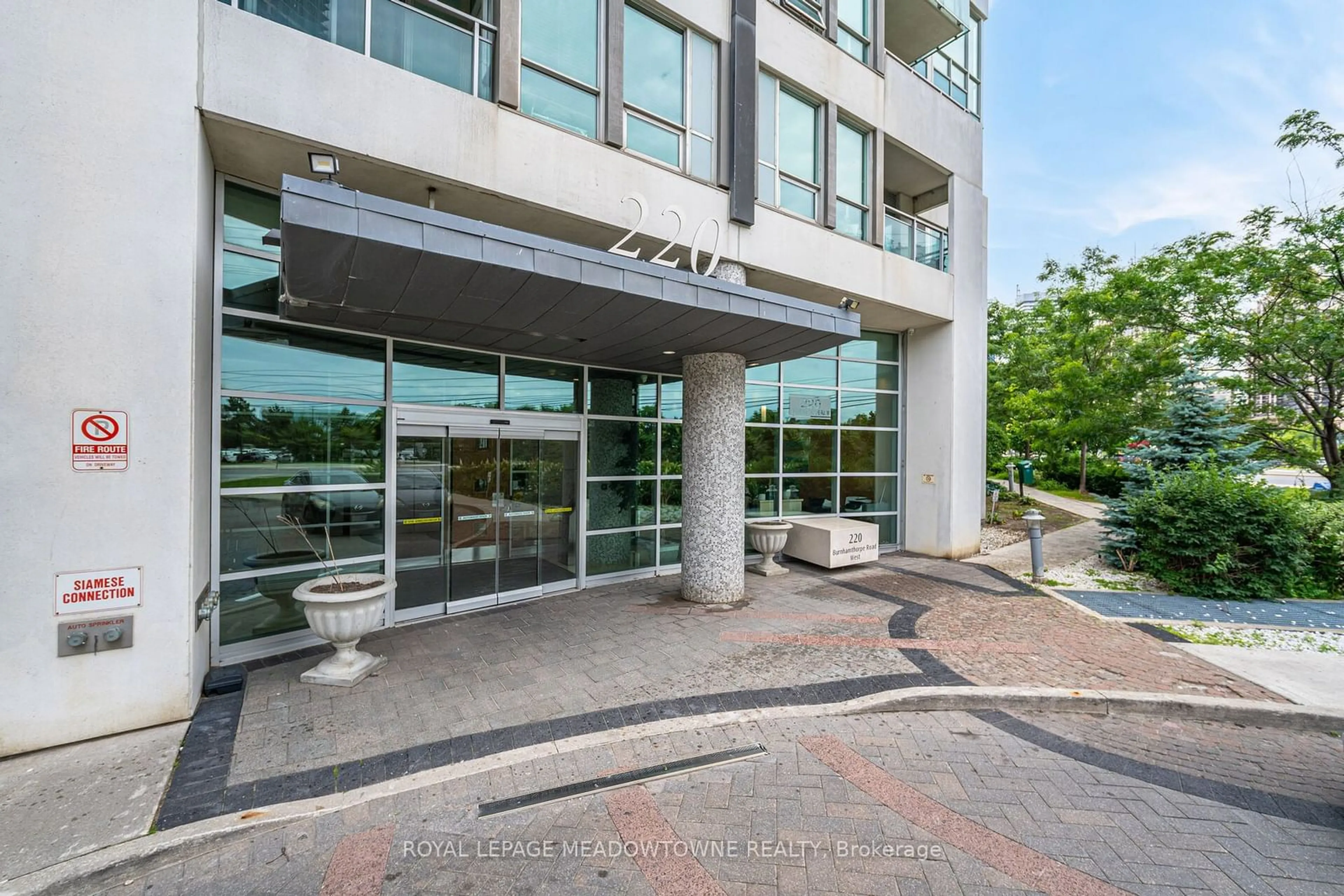 Indoor foyer for 220 Burnhamthorpe Rd #2602, Mississauga Ontario L5B 4N4