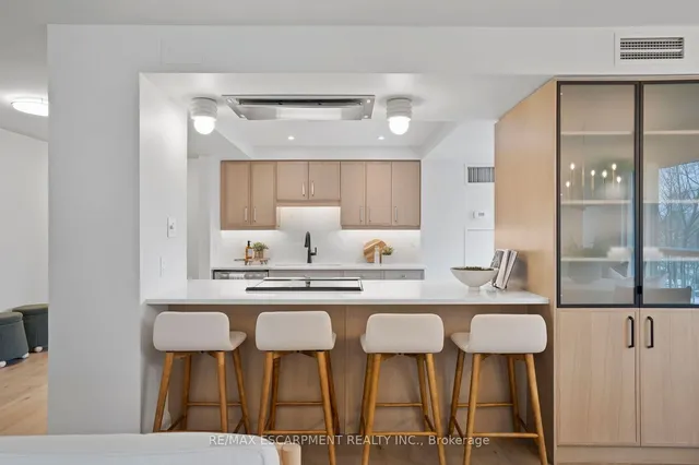 Additional property image - 2190 Lakeshore Rd Unit 403