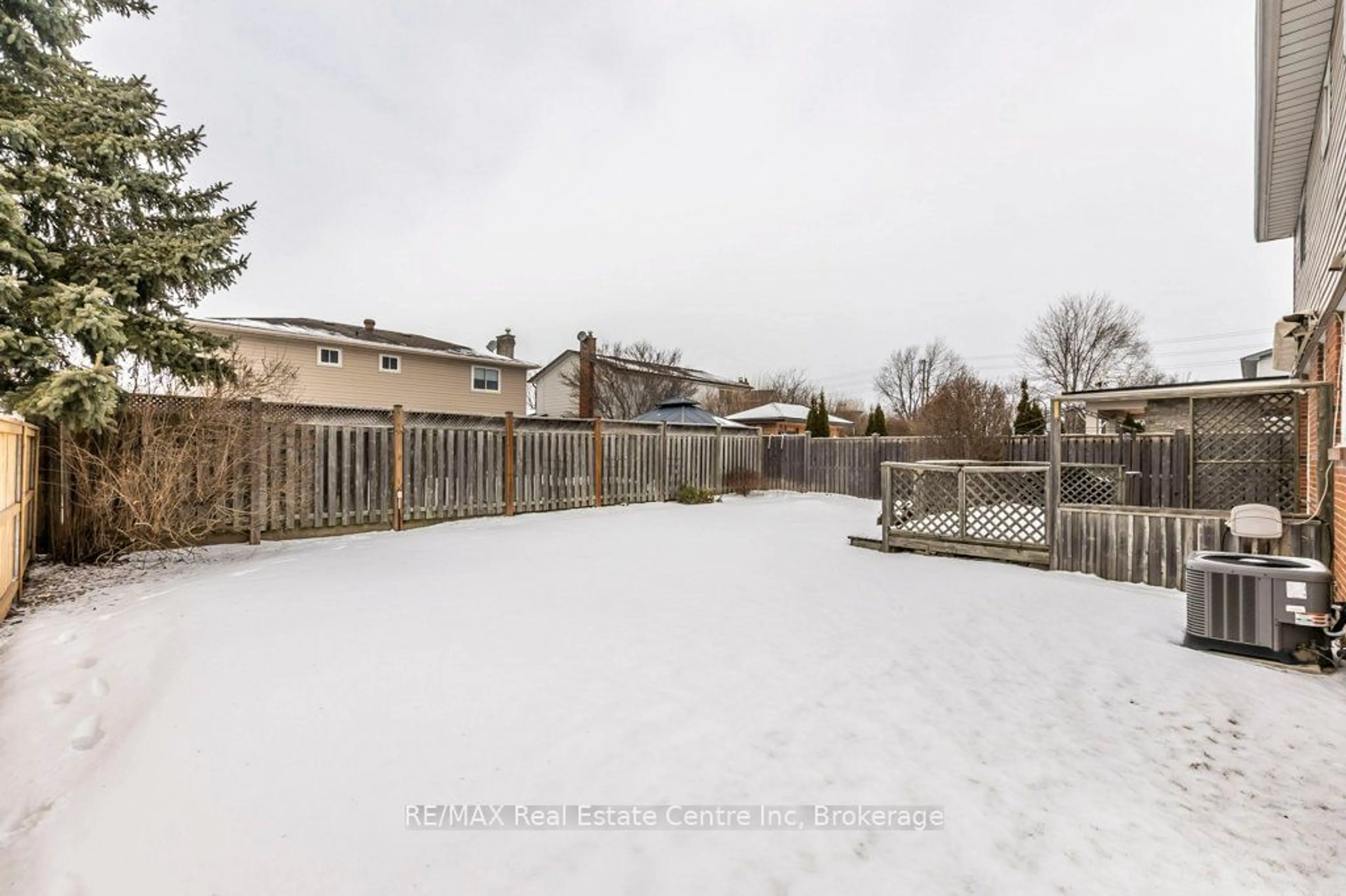 Patio, street for 917 Maple Ave, Milton Ontario L9T 3X6