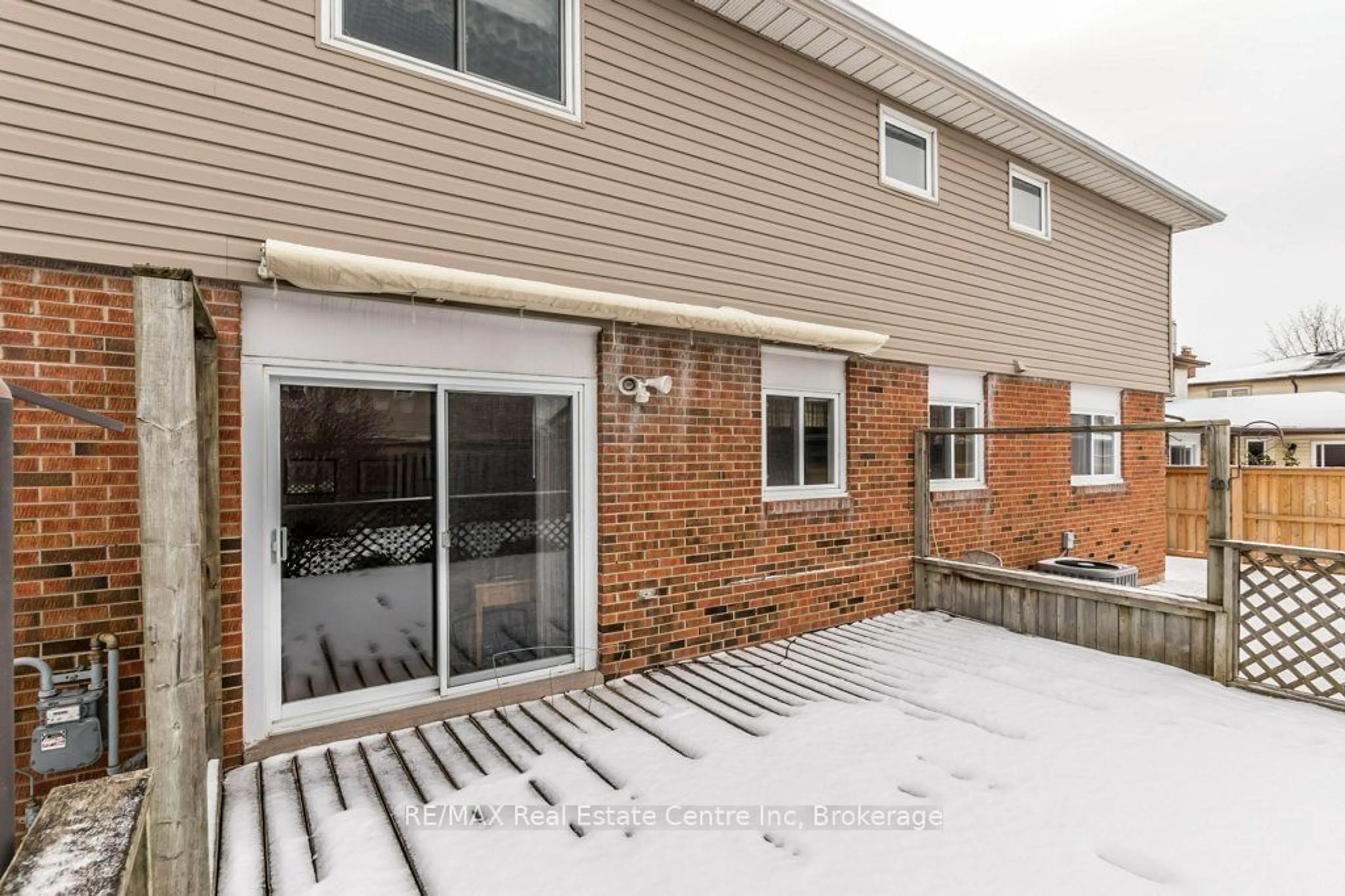 Patio, street for 917 Maple Ave, Milton Ontario L9T 3X6