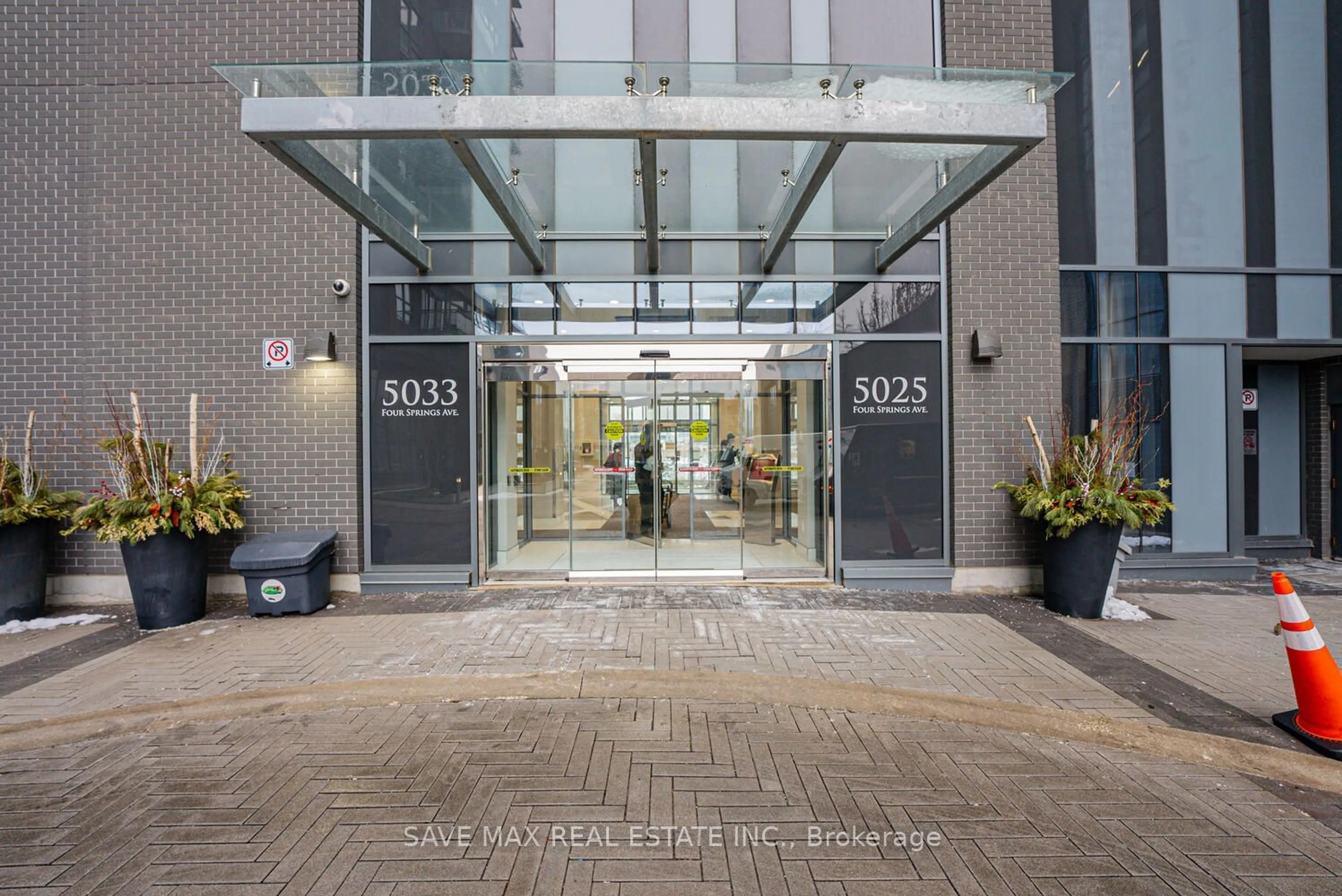 Indoor foyer for 5033 Four Springs Ave #1214, Mississauga Ontario L5R 0G6