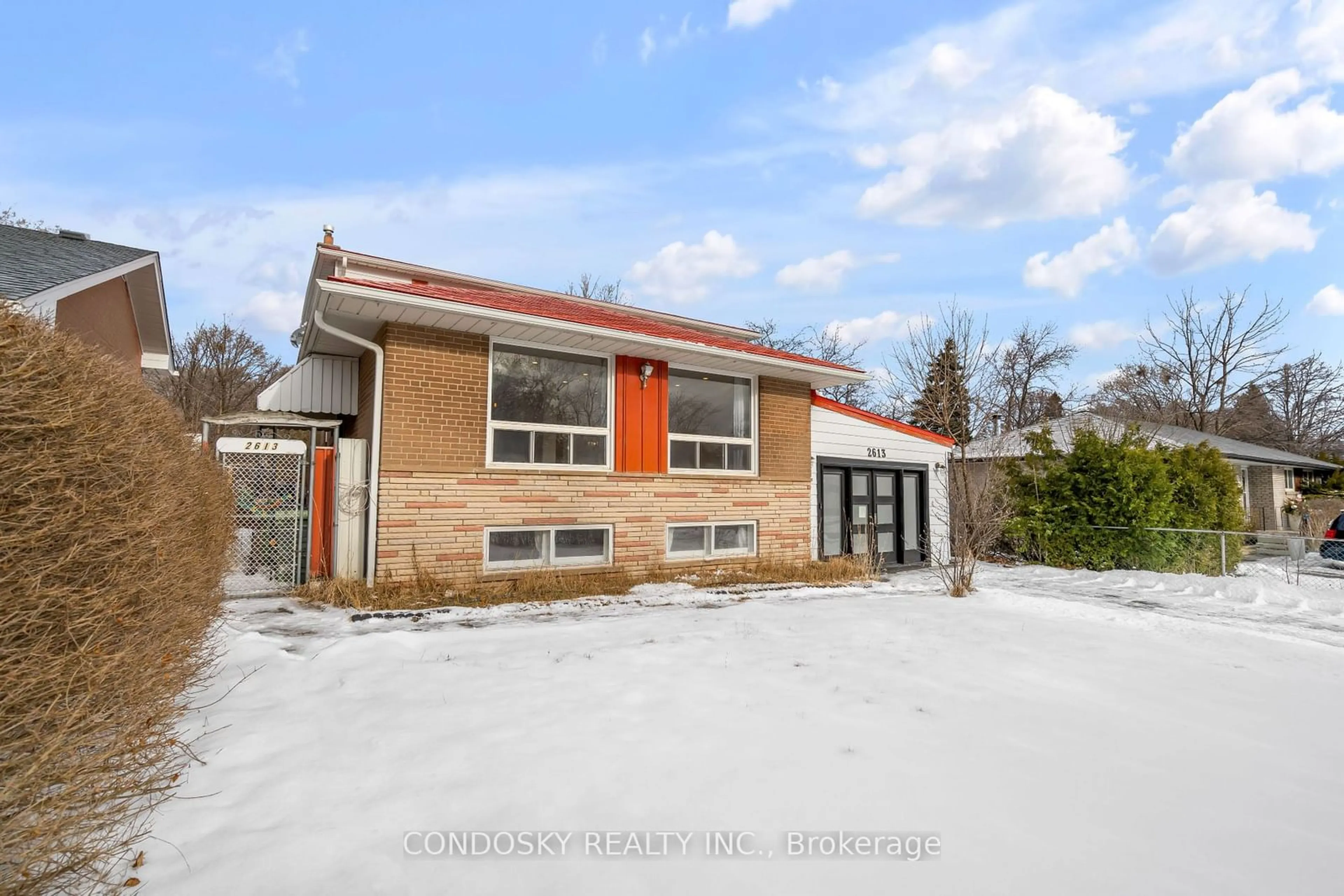 Home with brick exterior material, street for 2613 Chalkwell Clse, Mississauga Ontario L5J 2C2