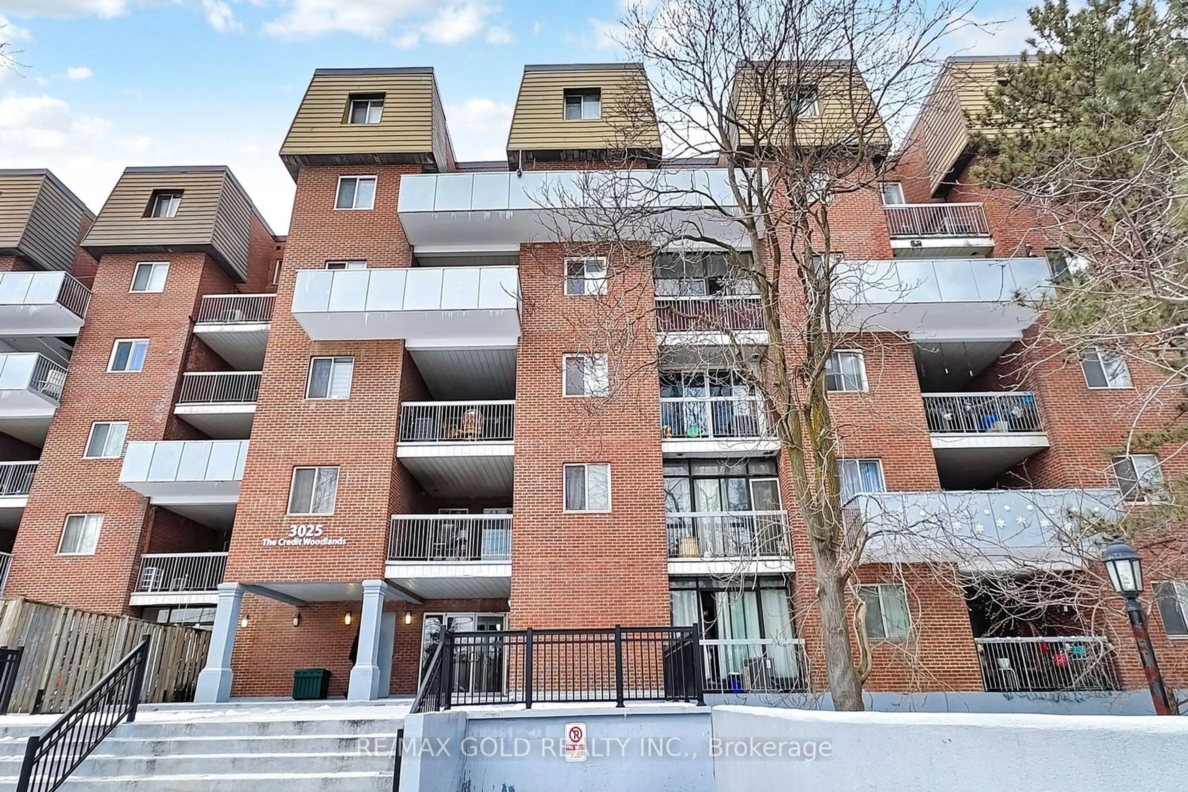 Balcony in the apartment, unknown for 3025 The Credit Woodlands Dr #316, Mississauga Ontario L5C 2V3