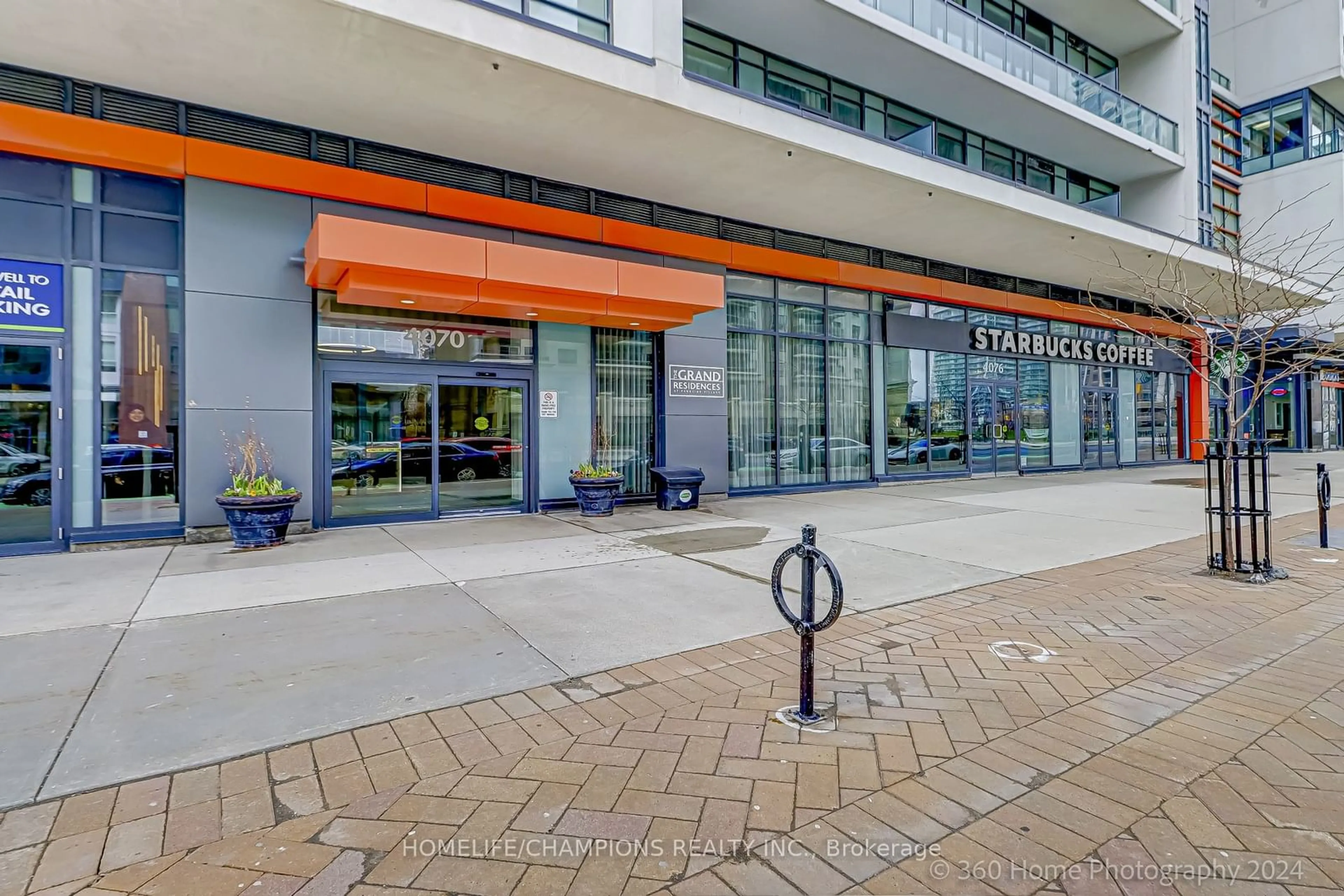 Indoor foyer for 4070 Confederation Pkwy #709, Mississauga Ontario L5B 0E9