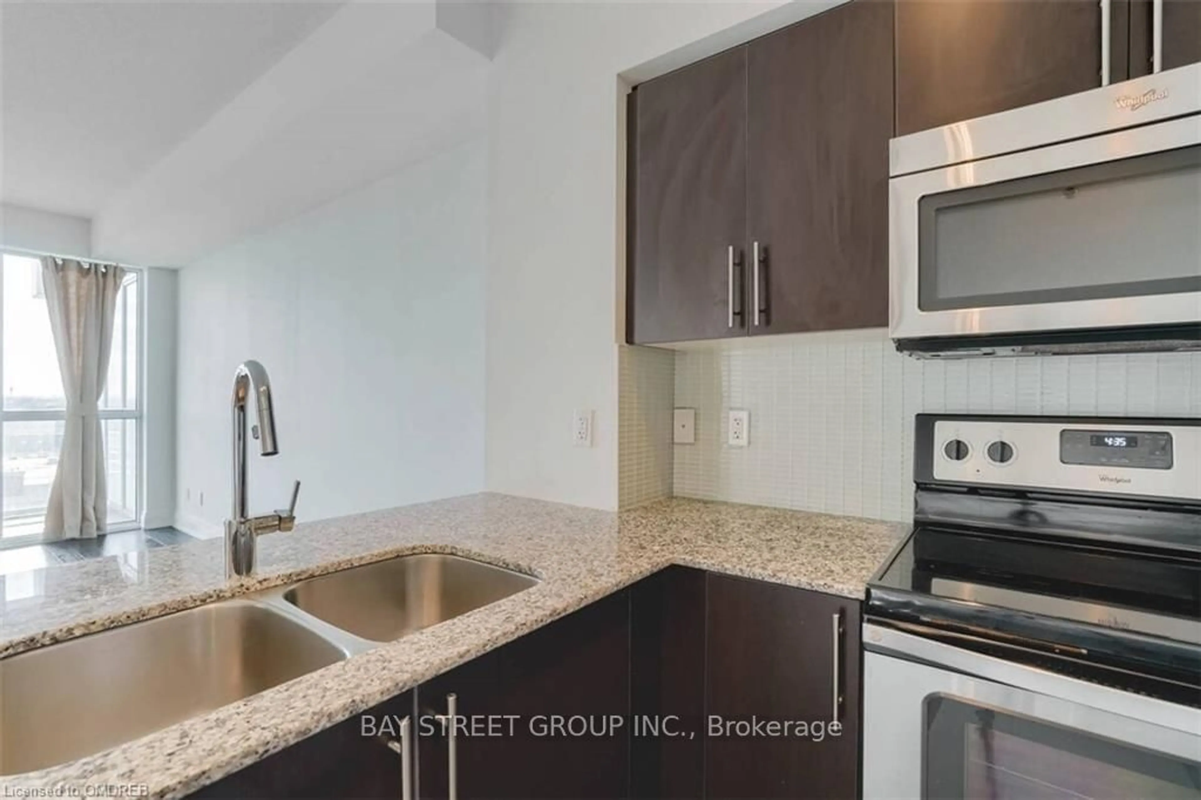 Standard kitchen, unknown for 65 SPEERS Rd #710, Oakville Ontario L6K 0J1