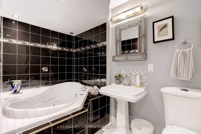 Additional property image - 2174 Belgrave Crt