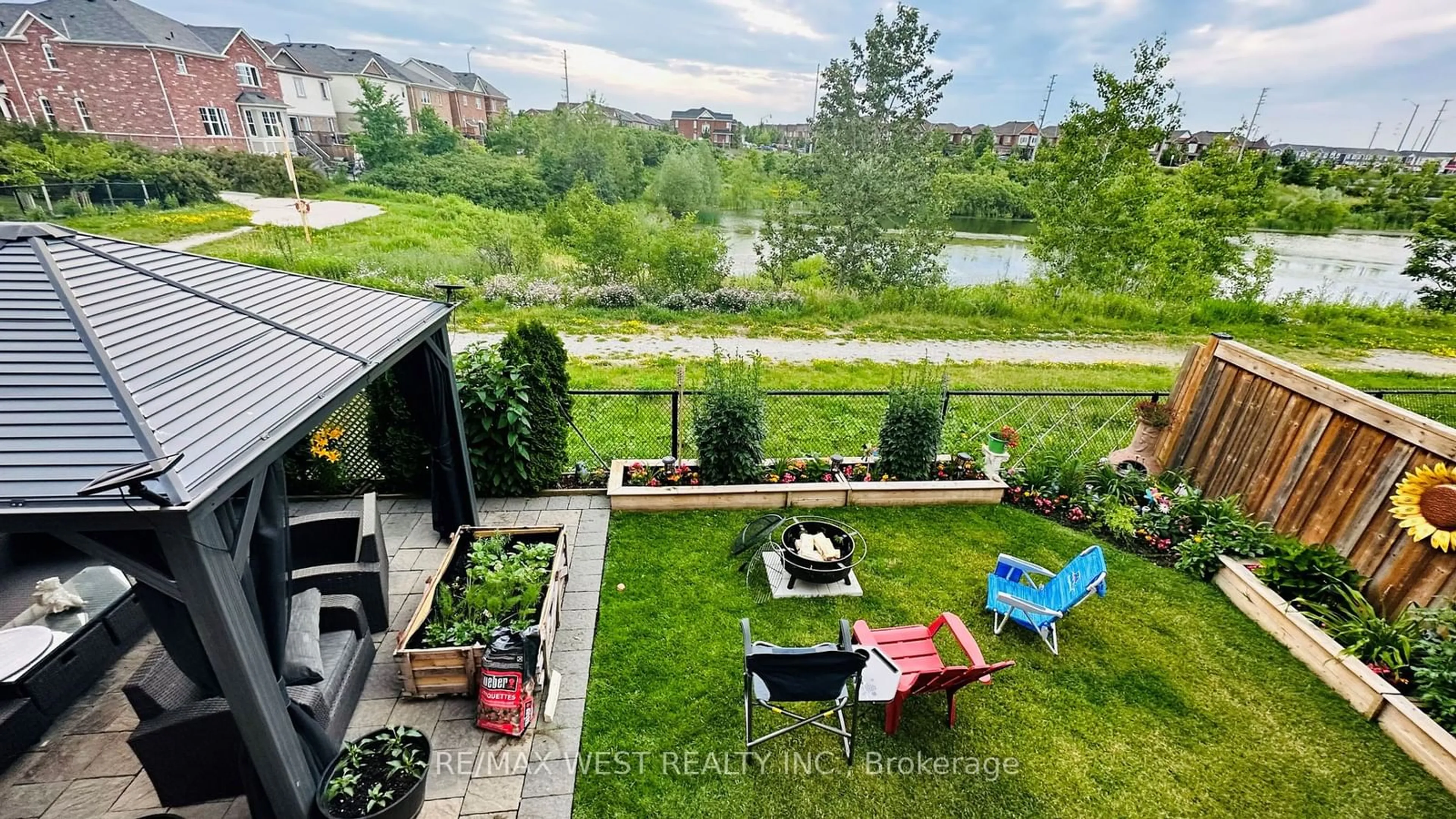 A pic from outside/outdoor area/front of a property/back of a property/a pic from drone, water/lake/river/ocean view for 7 Polstar Rd, Brampton Ontario L7A 4H1