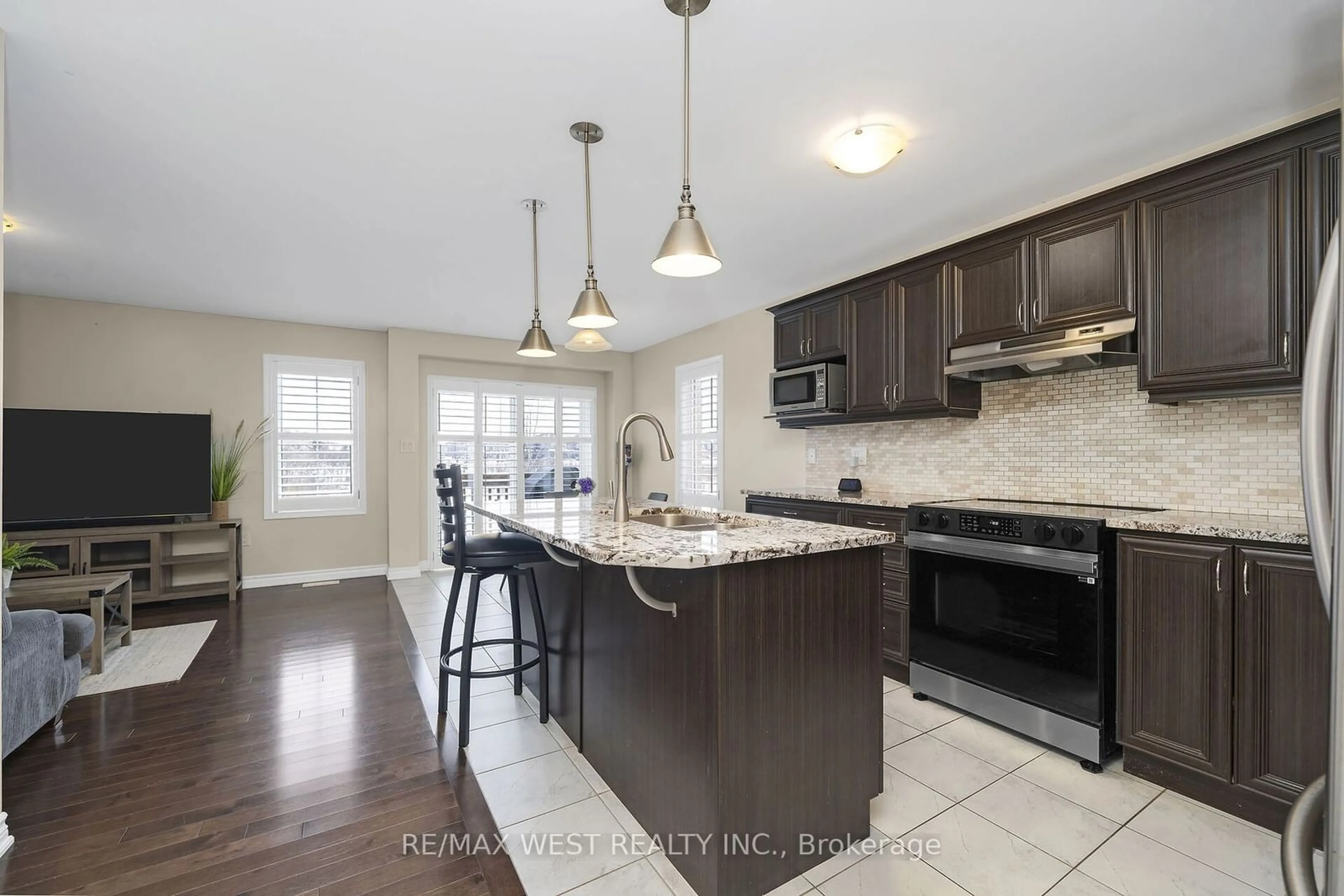 Open concept kitchen, ceramic/tile floor for 7 Polstar Rd, Brampton Ontario L7A 4H1