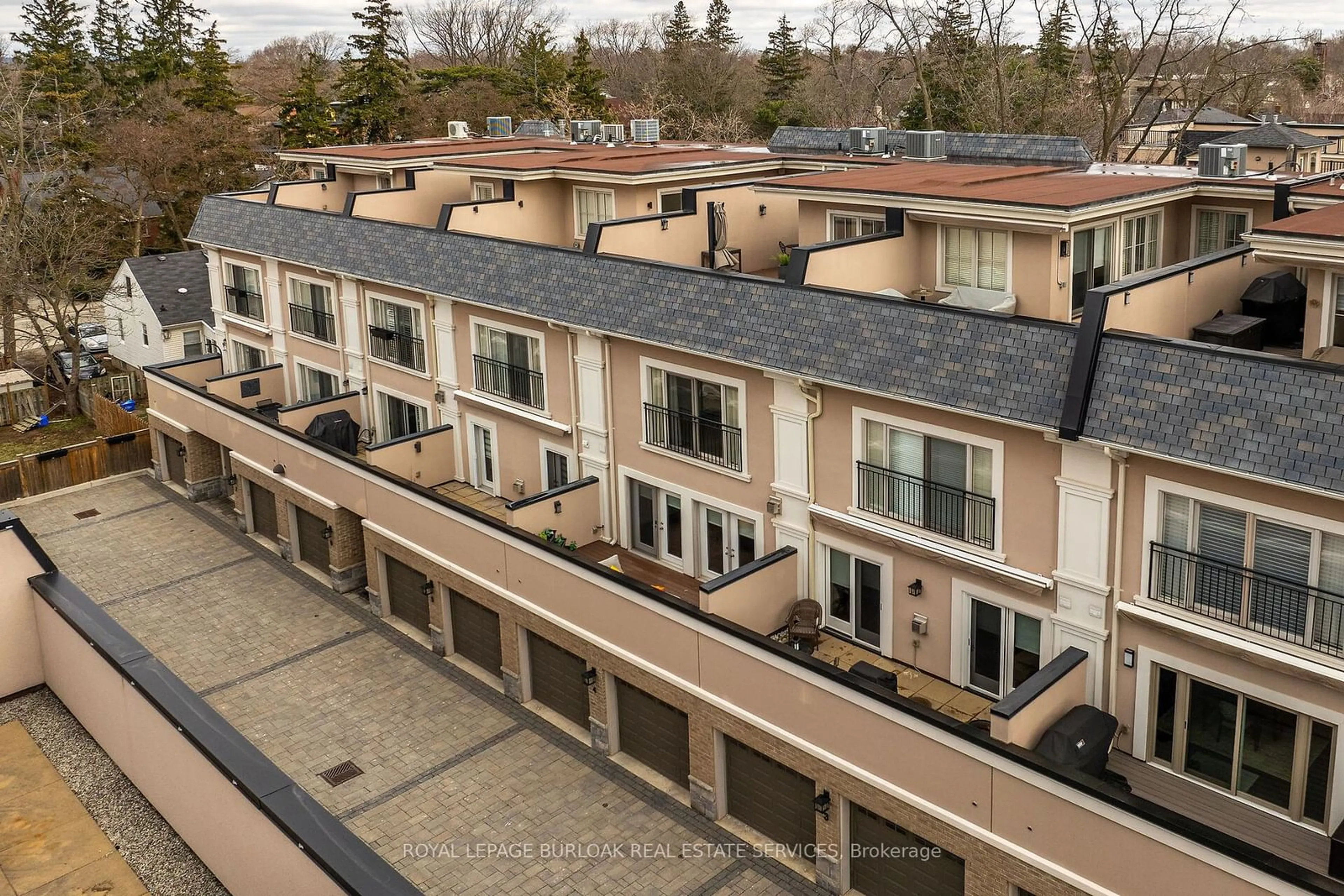 A pic from outside/outdoor area/front of a property/back of a property/a pic from drone, city buildings view from balcony for 509 Elizabeth St #4, Burlington Ontario L7R 2M4