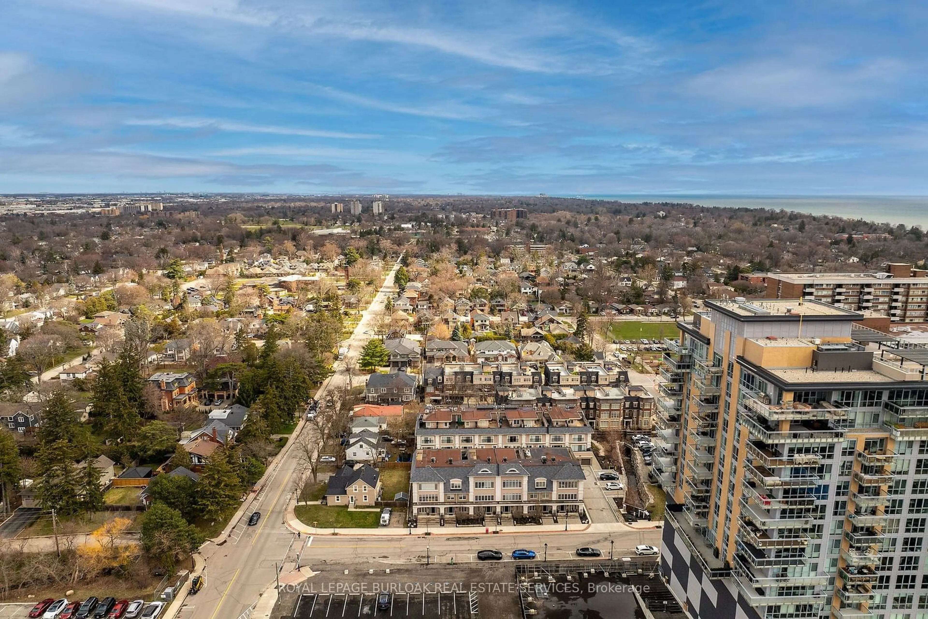 A pic from outside/outdoor area/front of a property/back of a property/a pic from drone, city buildings view from balcony for 509 Elizabeth St #4, Burlington Ontario L7R 2M4