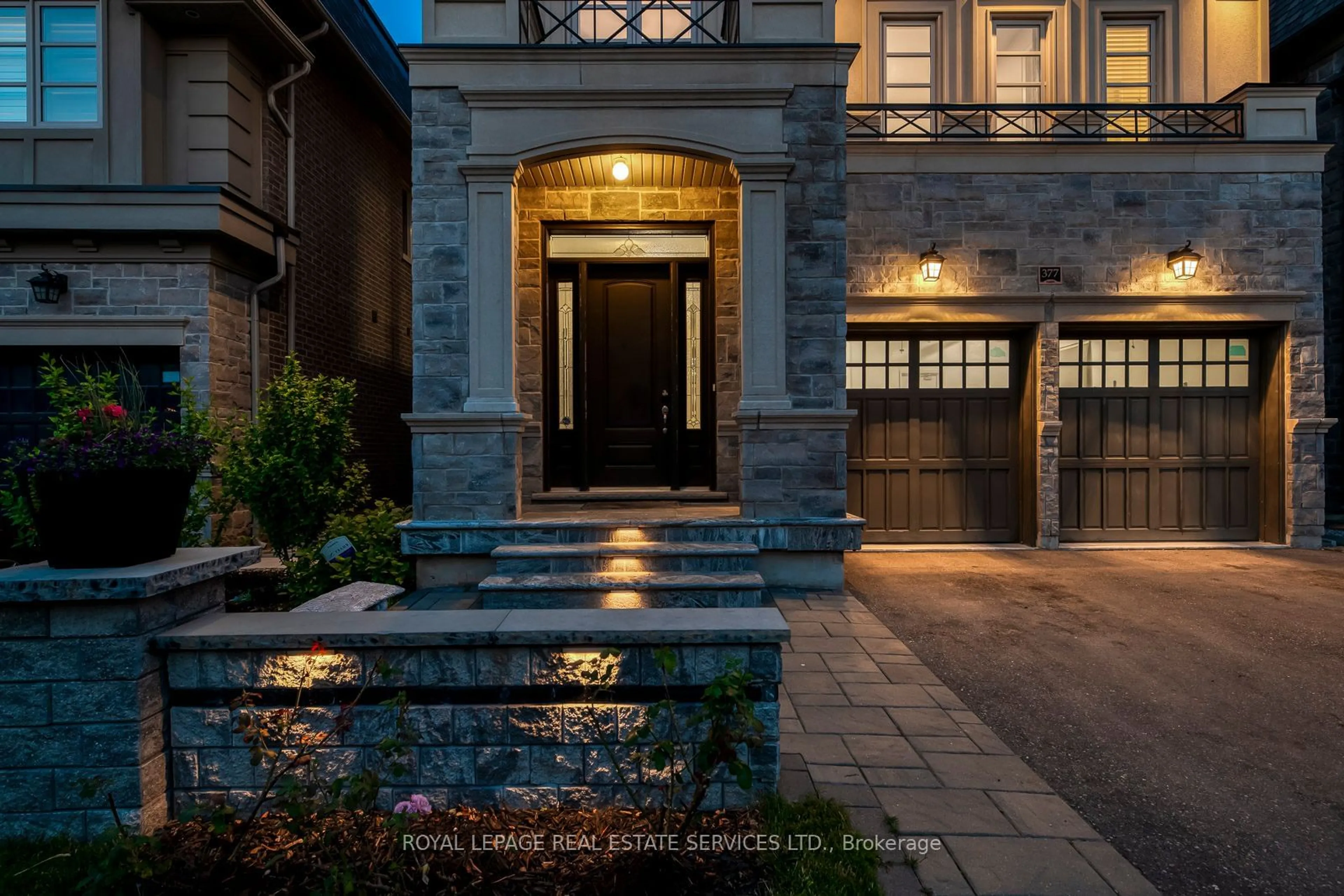 Indoor entryway for 377 Tudor Ave, Oakville Ontario L6K 0G8