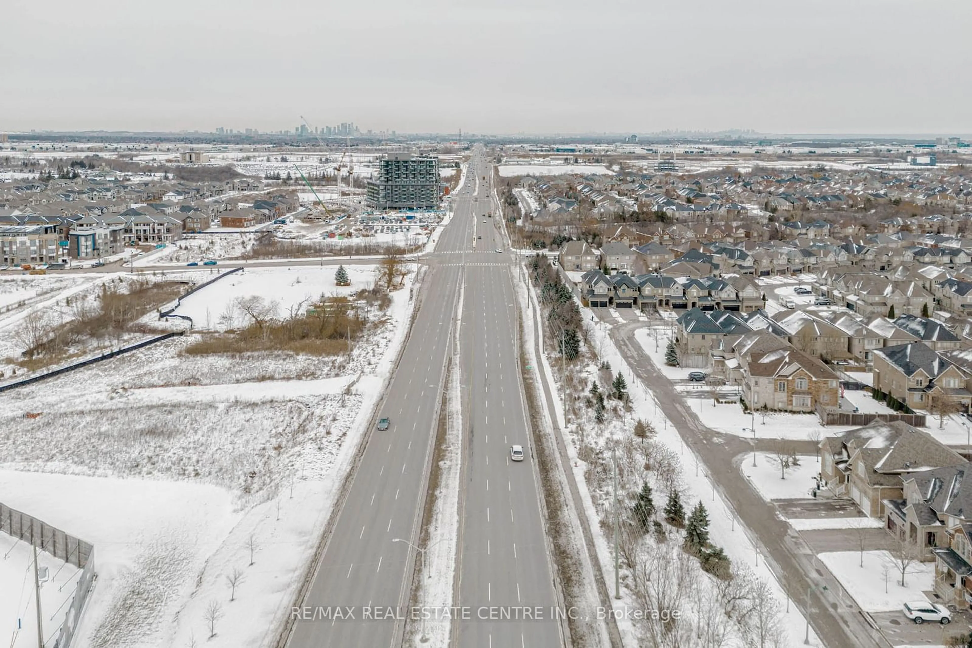 A pic from outside/outdoor area/front of a property/back of a property/a pic from drone, street for 1229 Anthonia Tr, Oakville Ontario L6H 7Y8