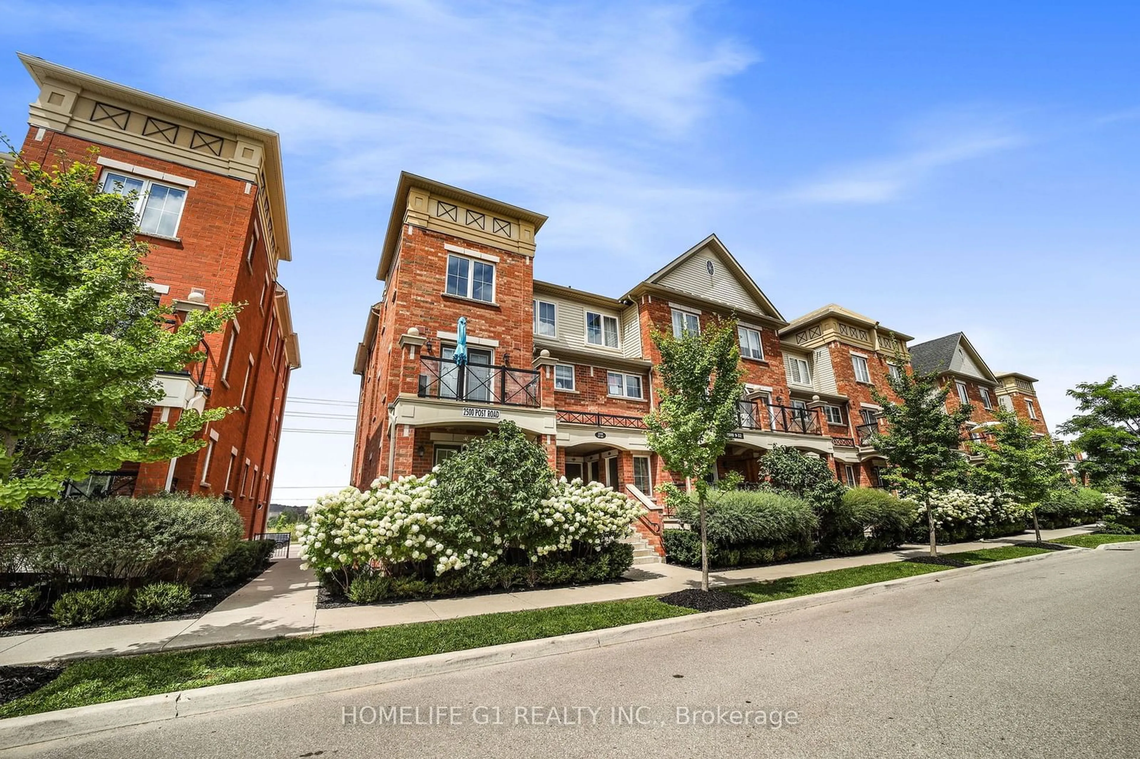 A pic from outside/outdoor area/front of a property/back of a property/a pic from drone, street for 2500 Post Rd #30, Oakville Ontario L6H 0K1