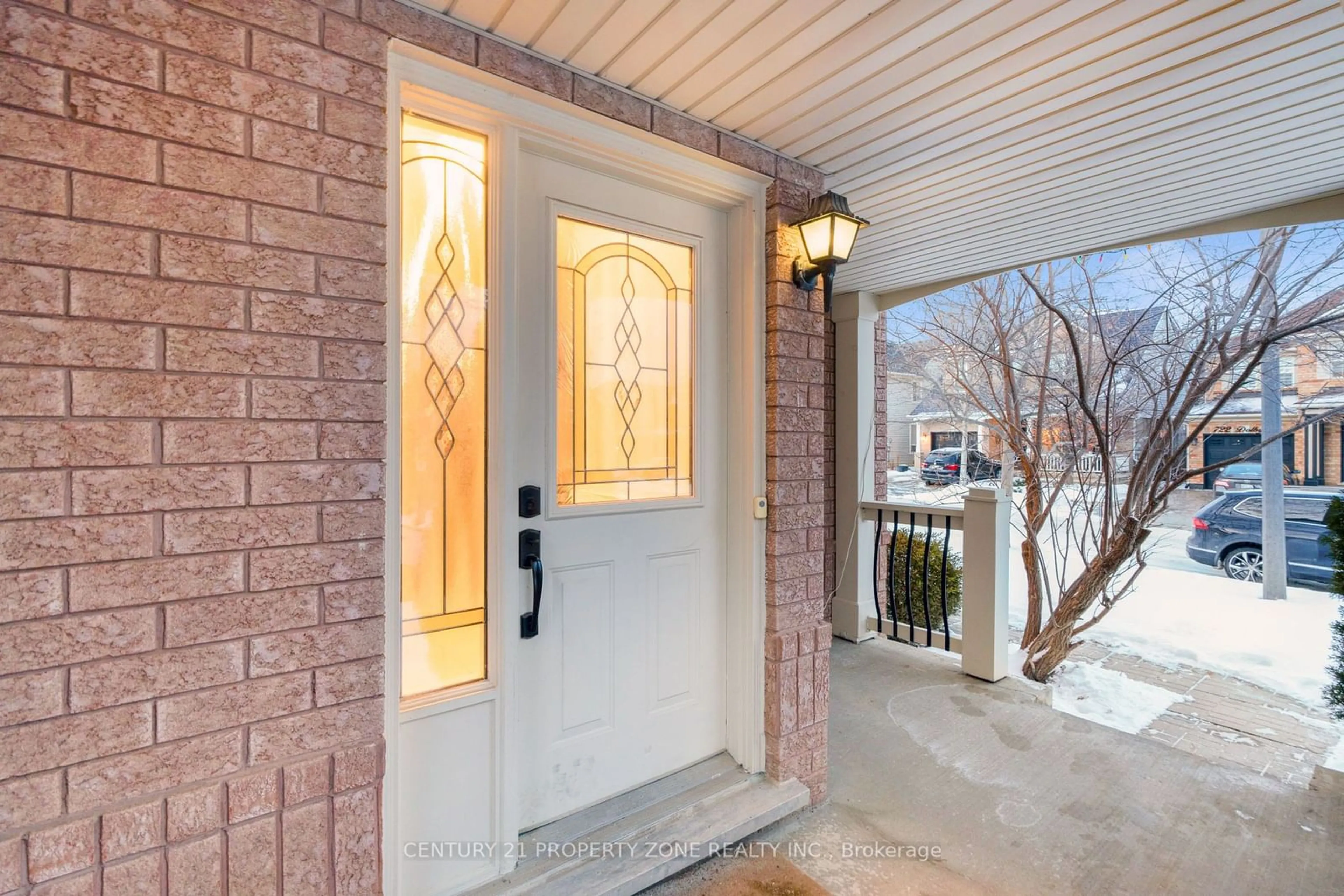 Indoor entryway for 721 Dolby Cres, Milton Ontario L9T 5L8