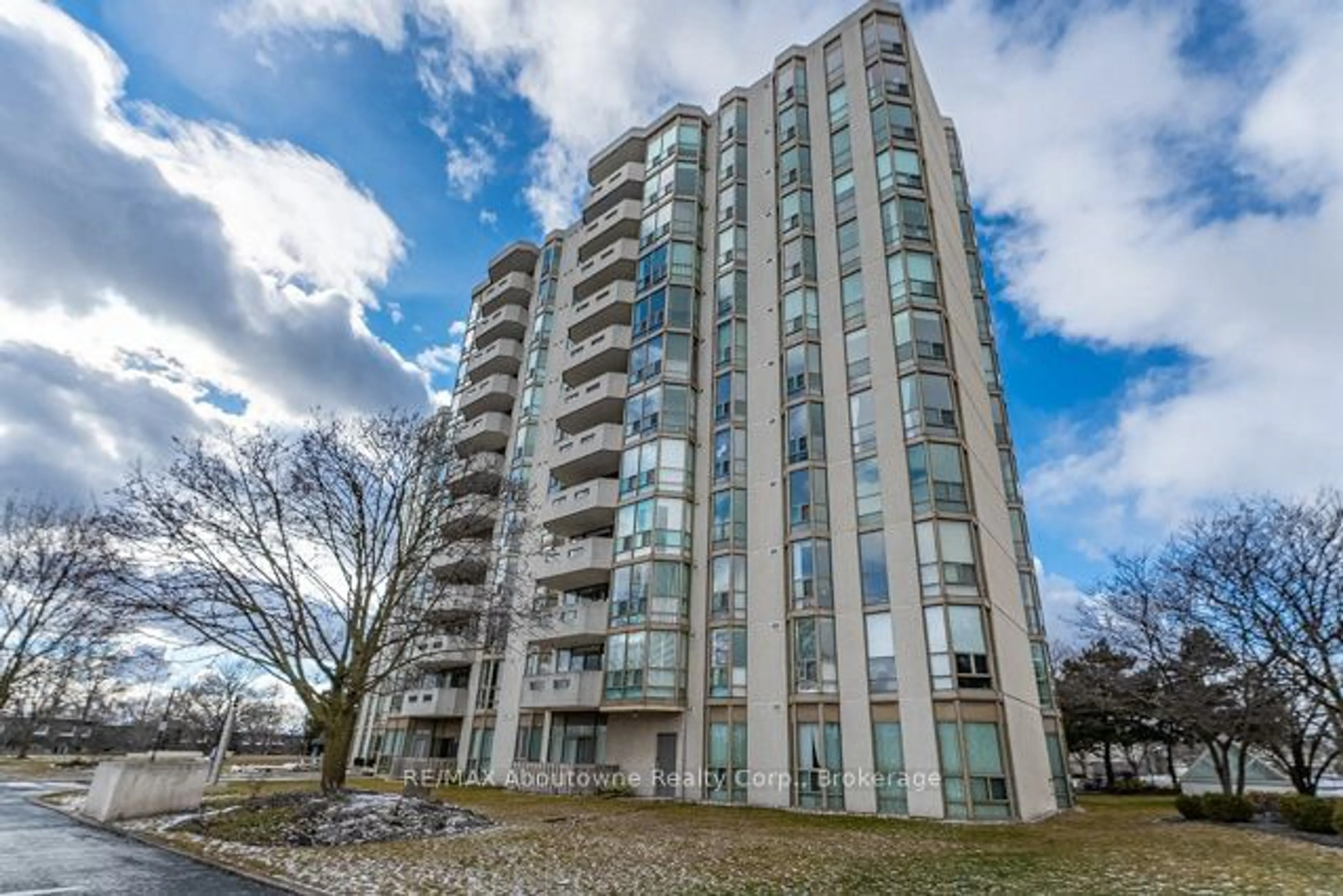 Unknown for 5080 Pinedale Ave #1209, Burlington Ontario L7L 5V7