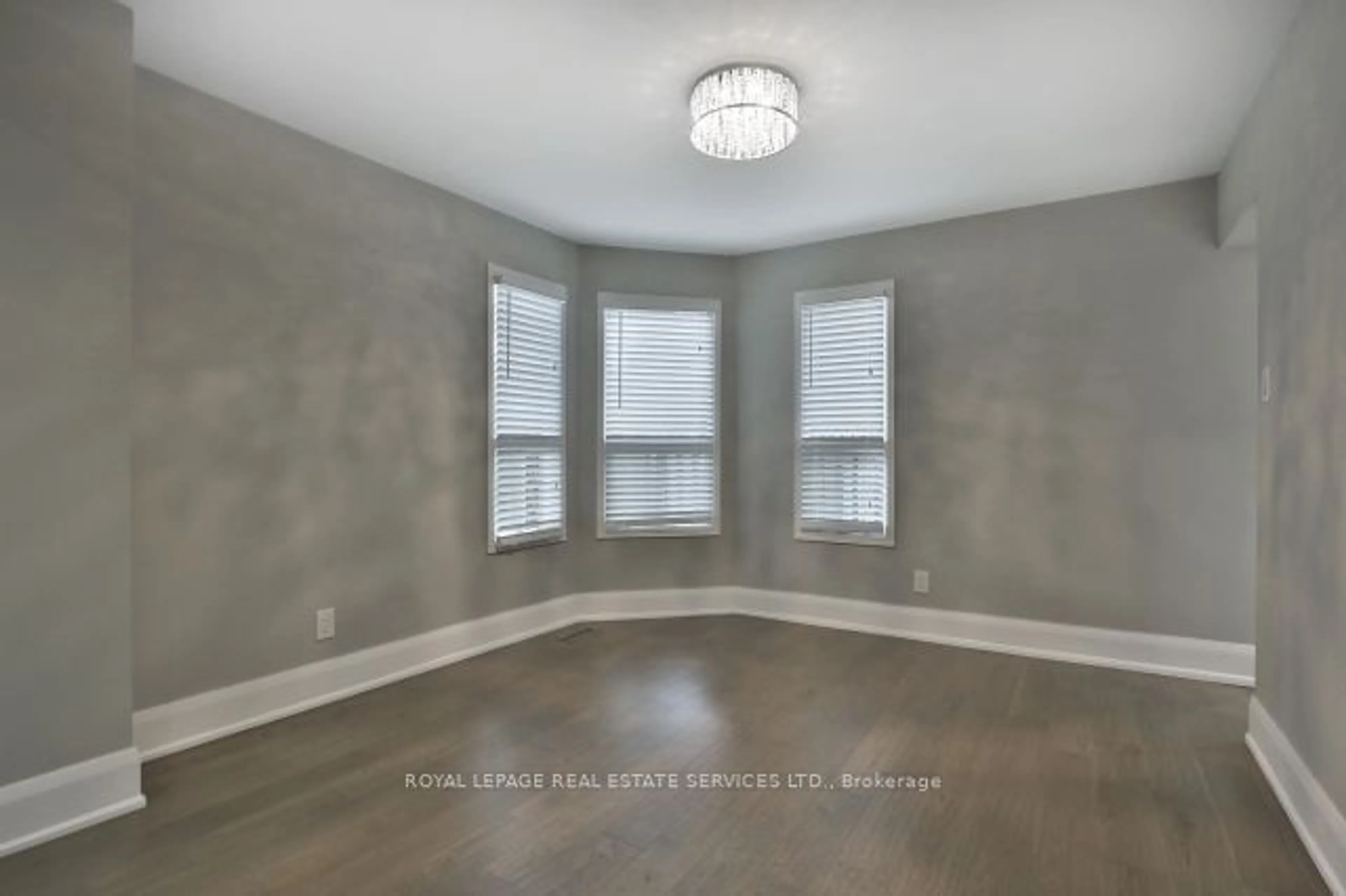 A pic of a room for 4584 Glastonbury Pl, Mississauga Ontario L5M 3L6