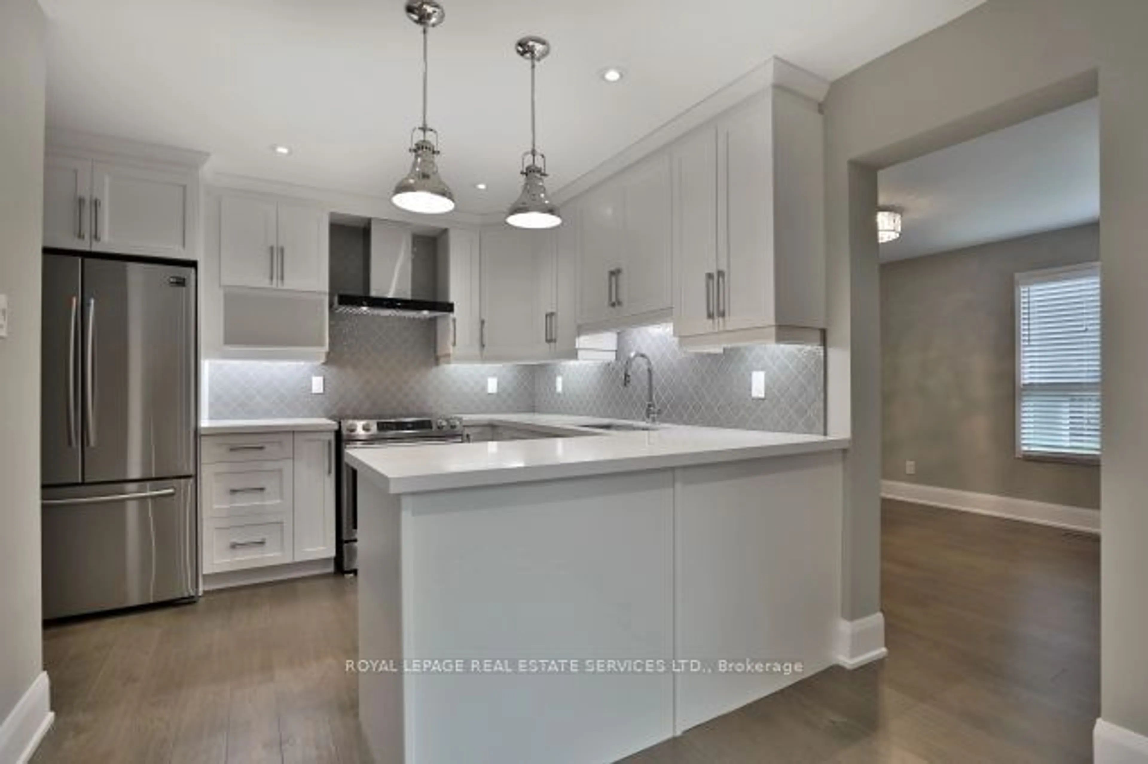 Open concept kitchen, ceramic/tile floor for 4584 Glastonbury Pl, Mississauga Ontario L5M 3L6