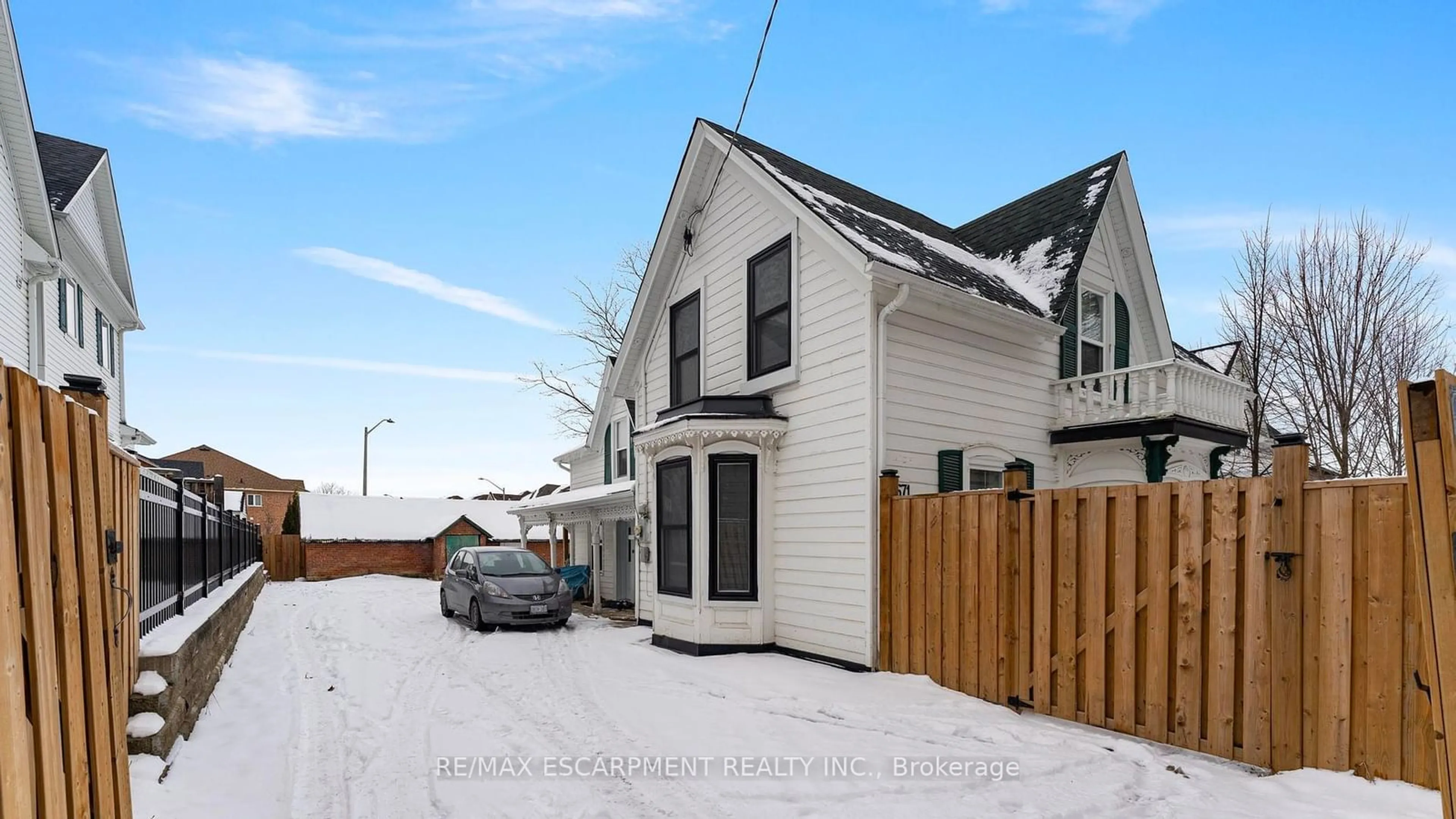 A pic from outside/outdoor area/front of a property/back of a property/a pic from drone, street for 6671 Ninth Line, Mississauga Ontario L5N 7C1