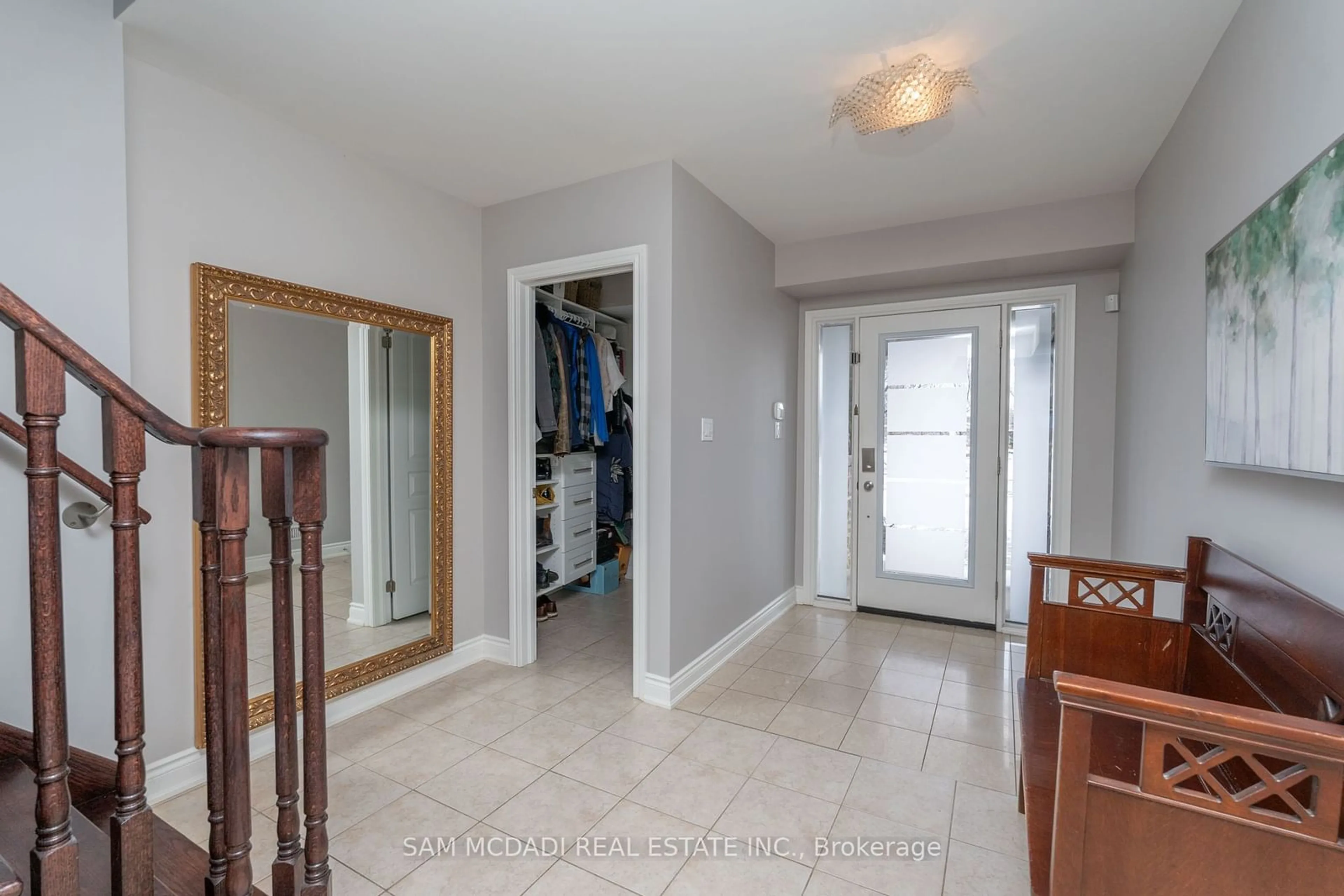 Indoor entryway for 29 Premium Way, Mississauga Ontario L5B 1A1