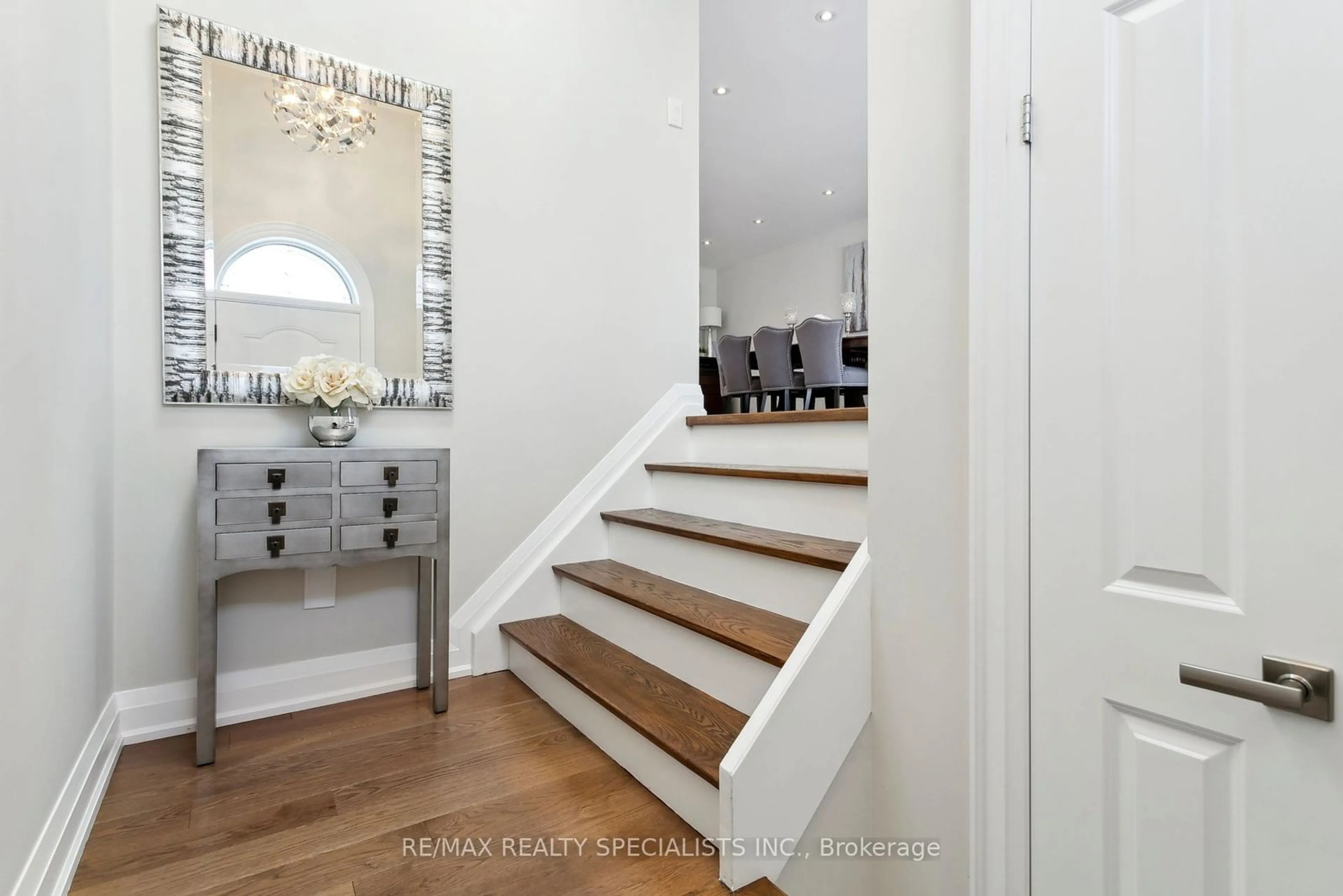 Indoor entryway for 4479 Shelby Cres, Mississauga Ontario L4W 3Y9