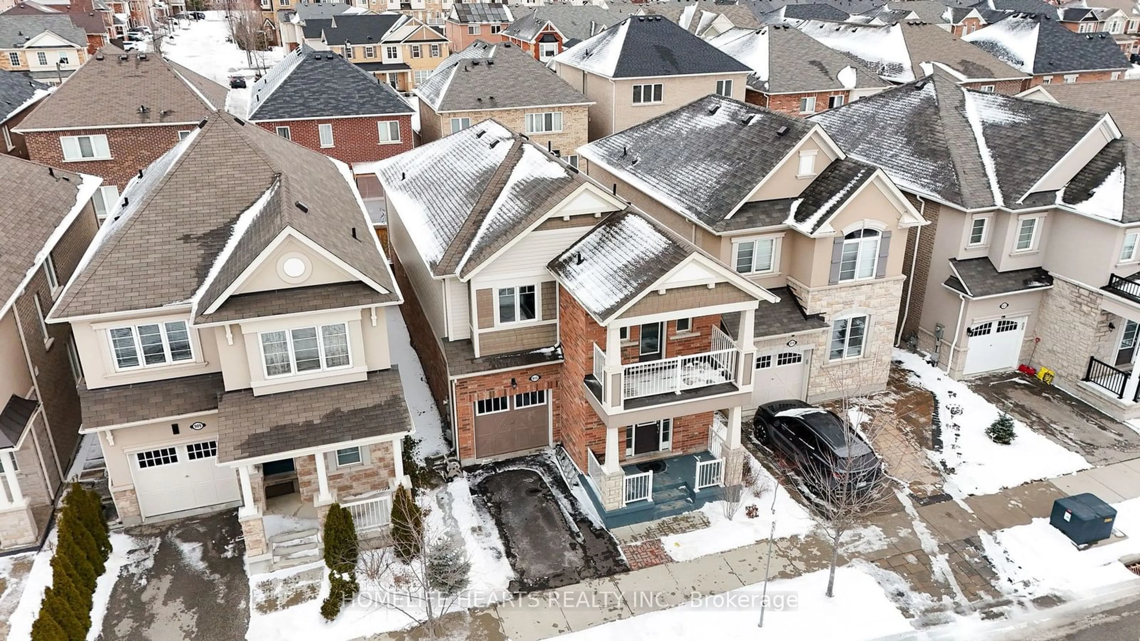 A pic from outside/outdoor area/front of a property/back of a property/a pic from drone, city buildings view from balcony for 915 Penson Cres, Milton Ontario L9T 8Z8