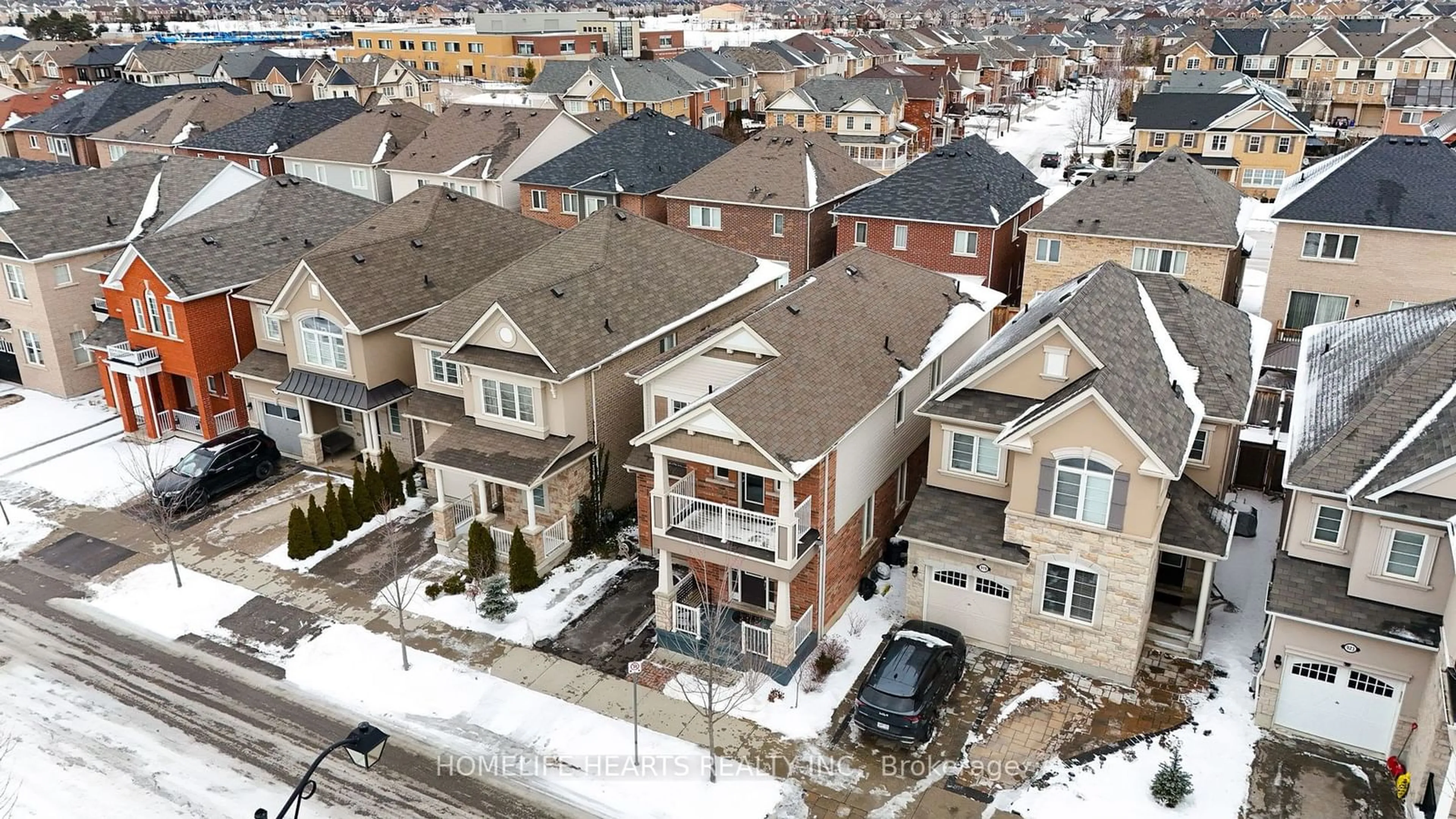 A pic from outside/outdoor area/front of a property/back of a property/a pic from drone, street for 915 Penson Cres, Milton Ontario L9T 8Z8