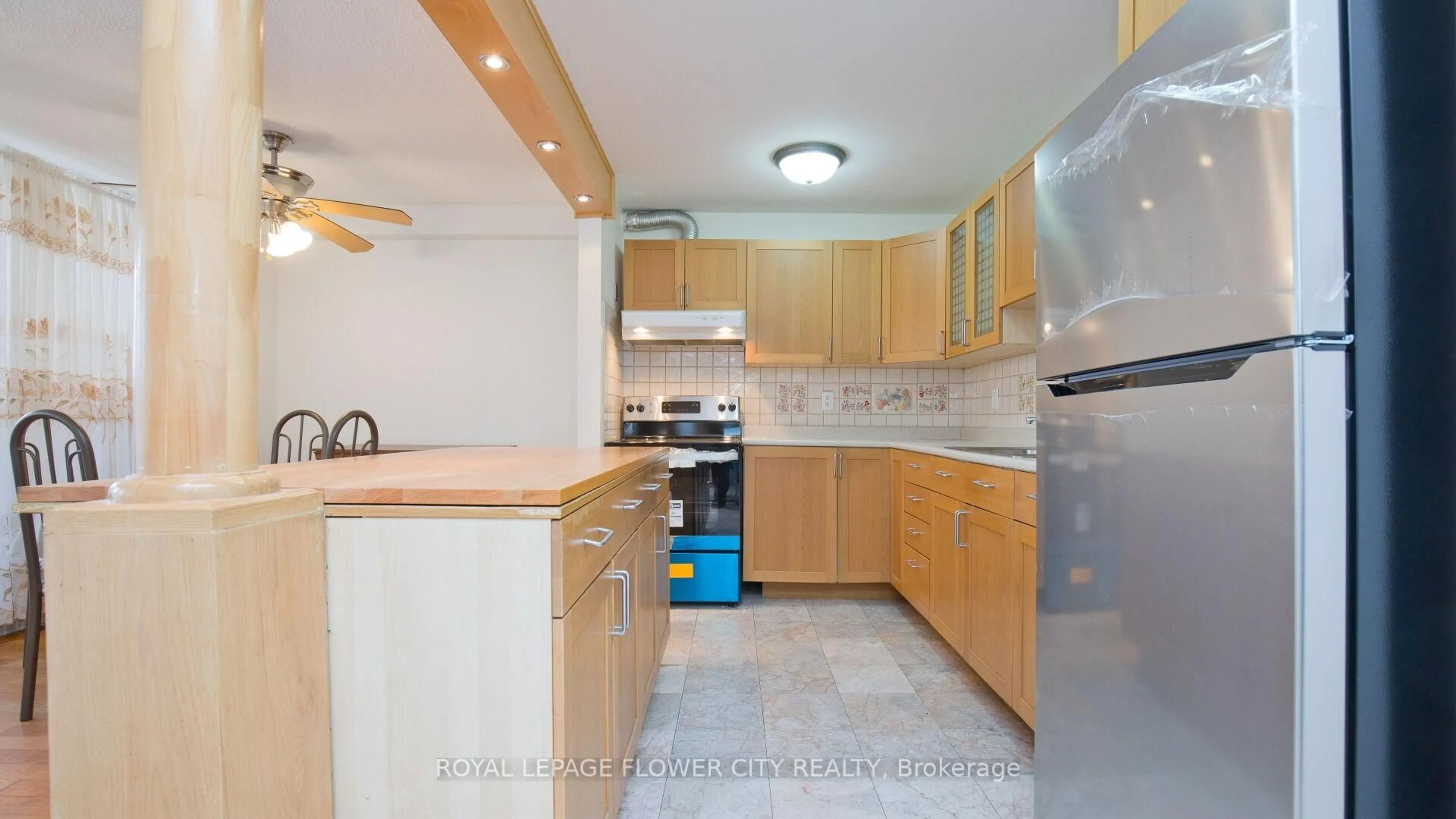 Standard kitchen, unknown for 345 Driftwood Ave #207, Toronto Ontario M3N 2P4