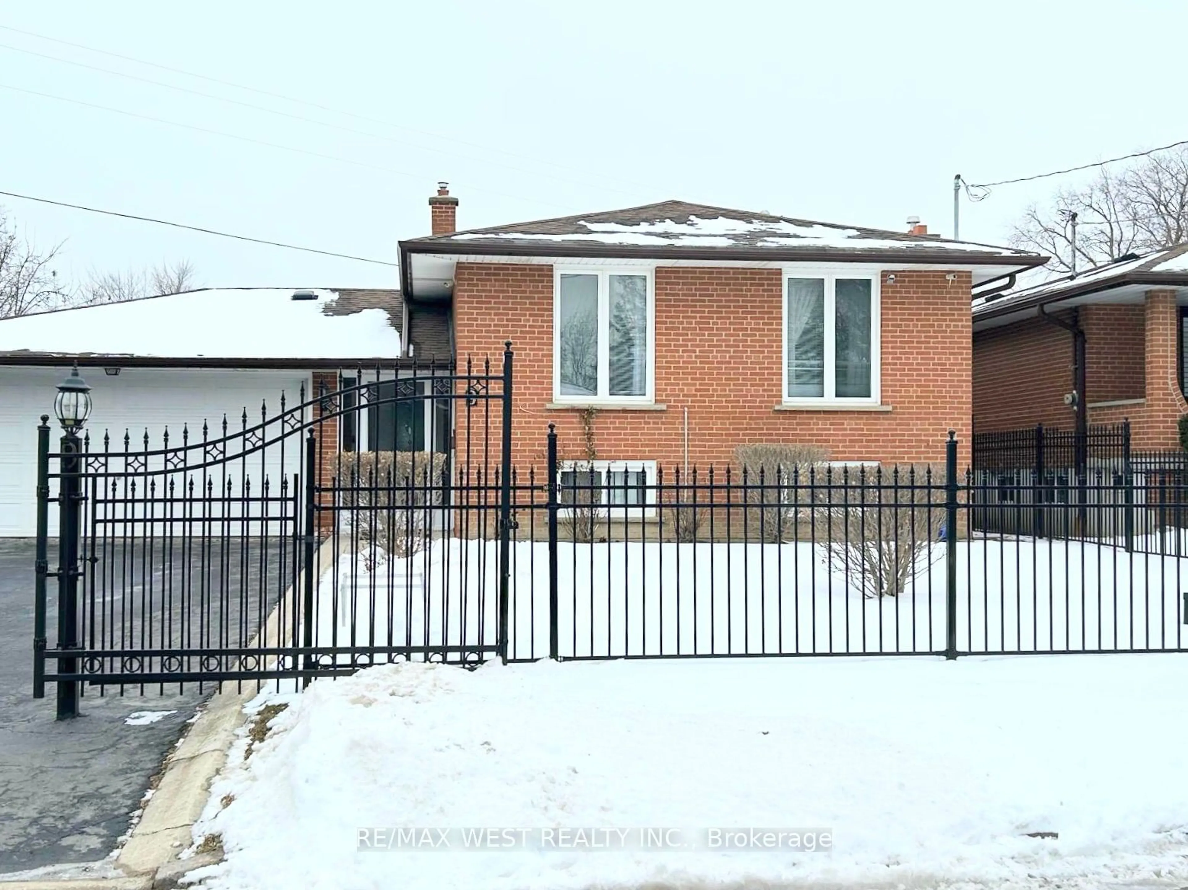 Unknown for 9 Sledman St, Mississauga Ontario L4T 1K4