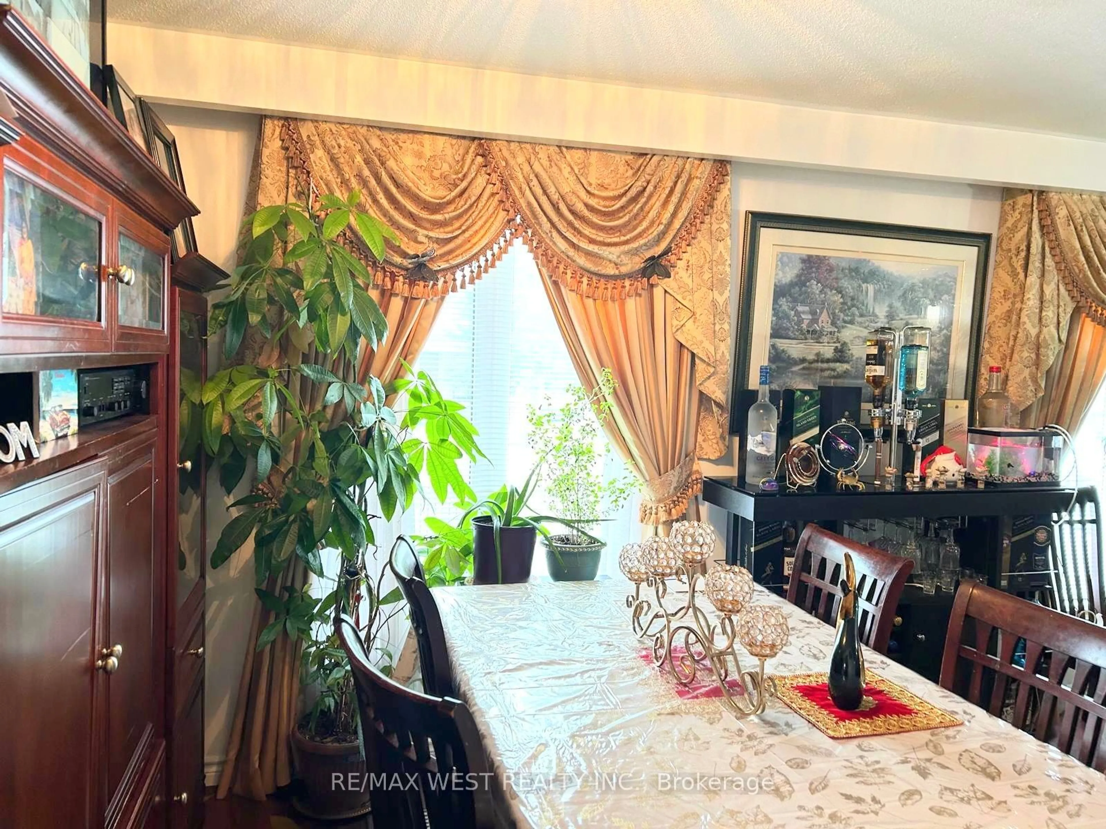 Dining room, unknown for 9 Sledman St, Mississauga Ontario L4T 1K4