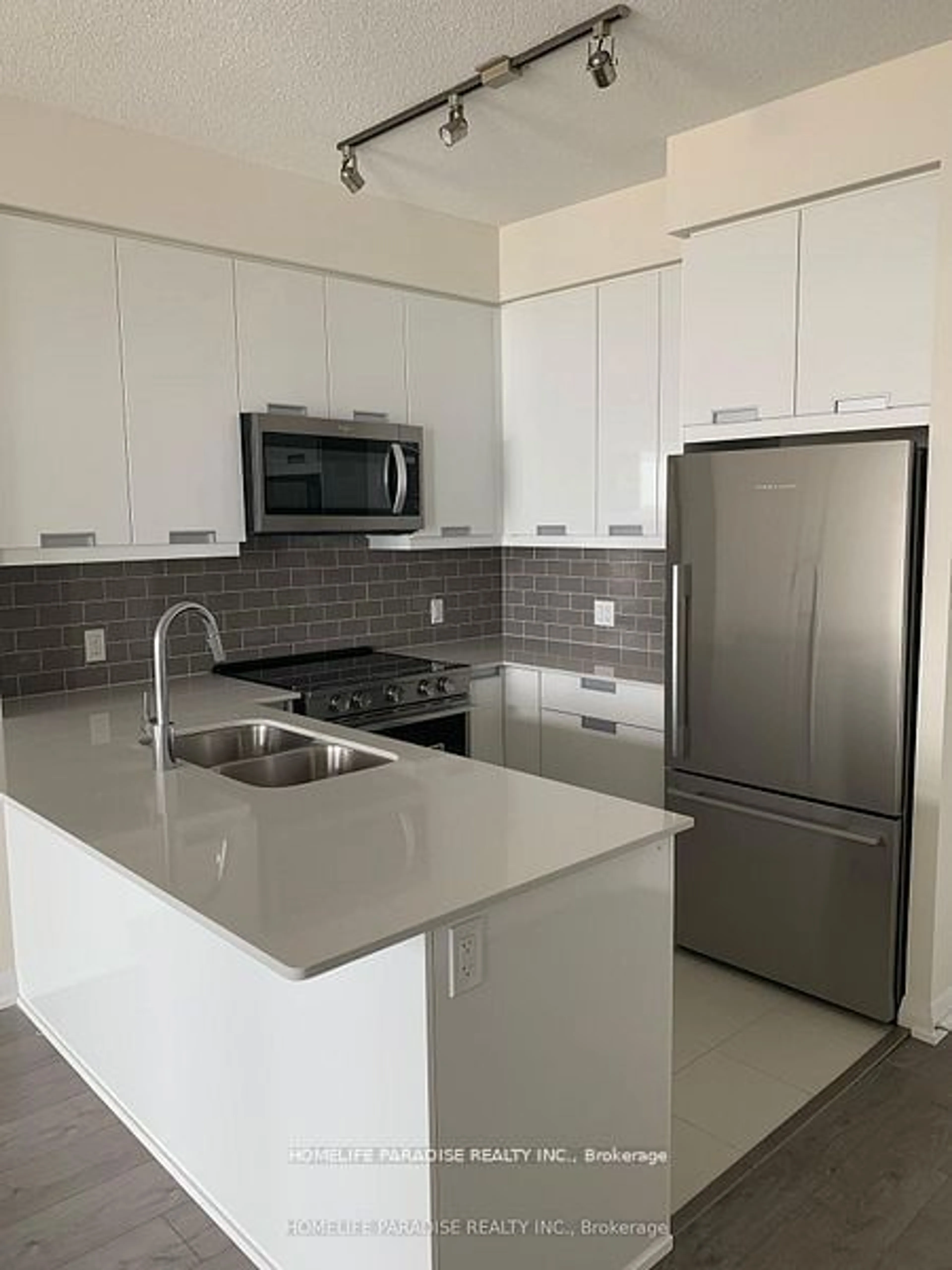 Standard kitchen, ceramic/tile floor for 35 Watergarden Dr #3019, Mississauga Ontario L5R 0G8