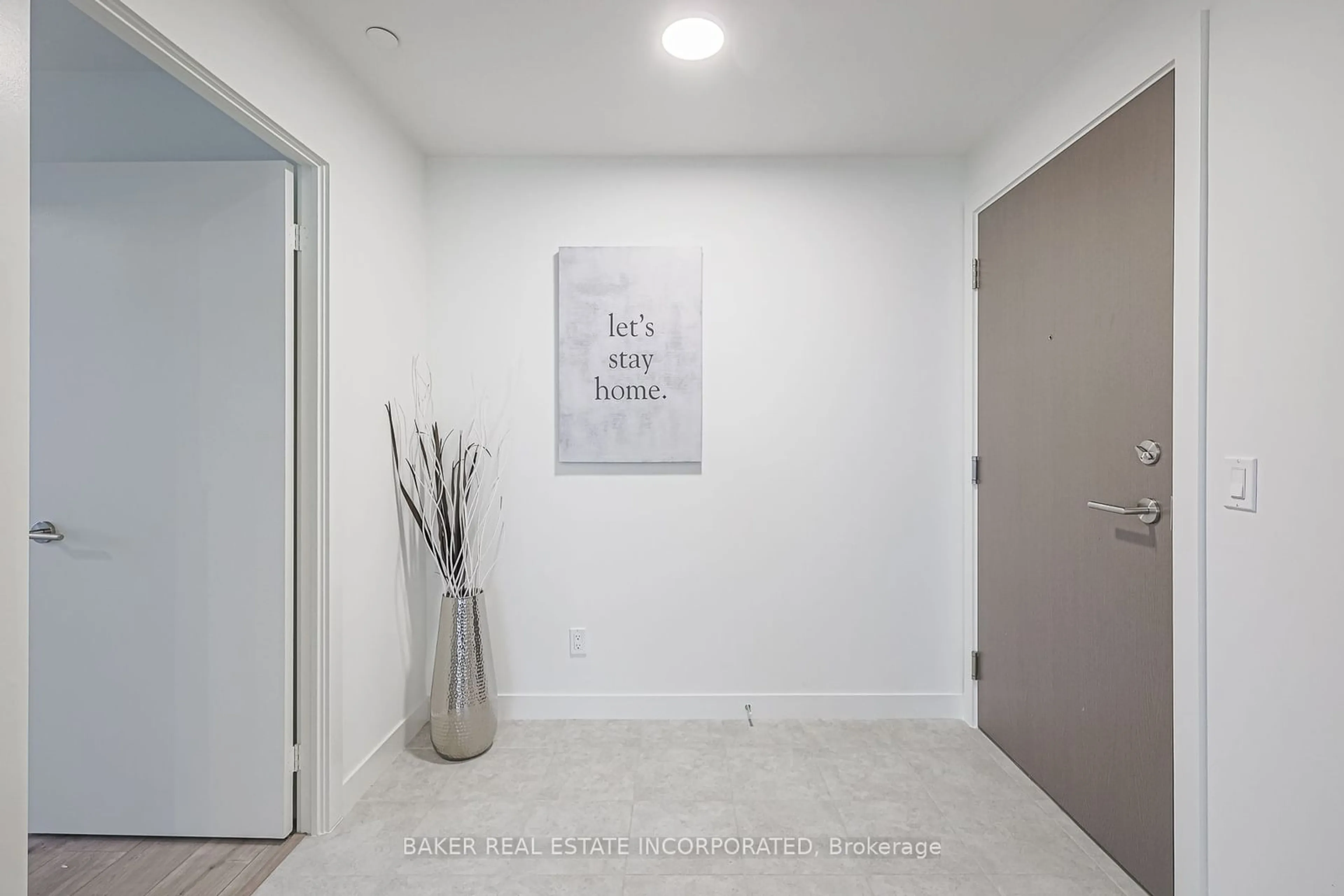 Indoor foyer for 10 Wilby Cres #701, Toronto Ontario M9N 1E5