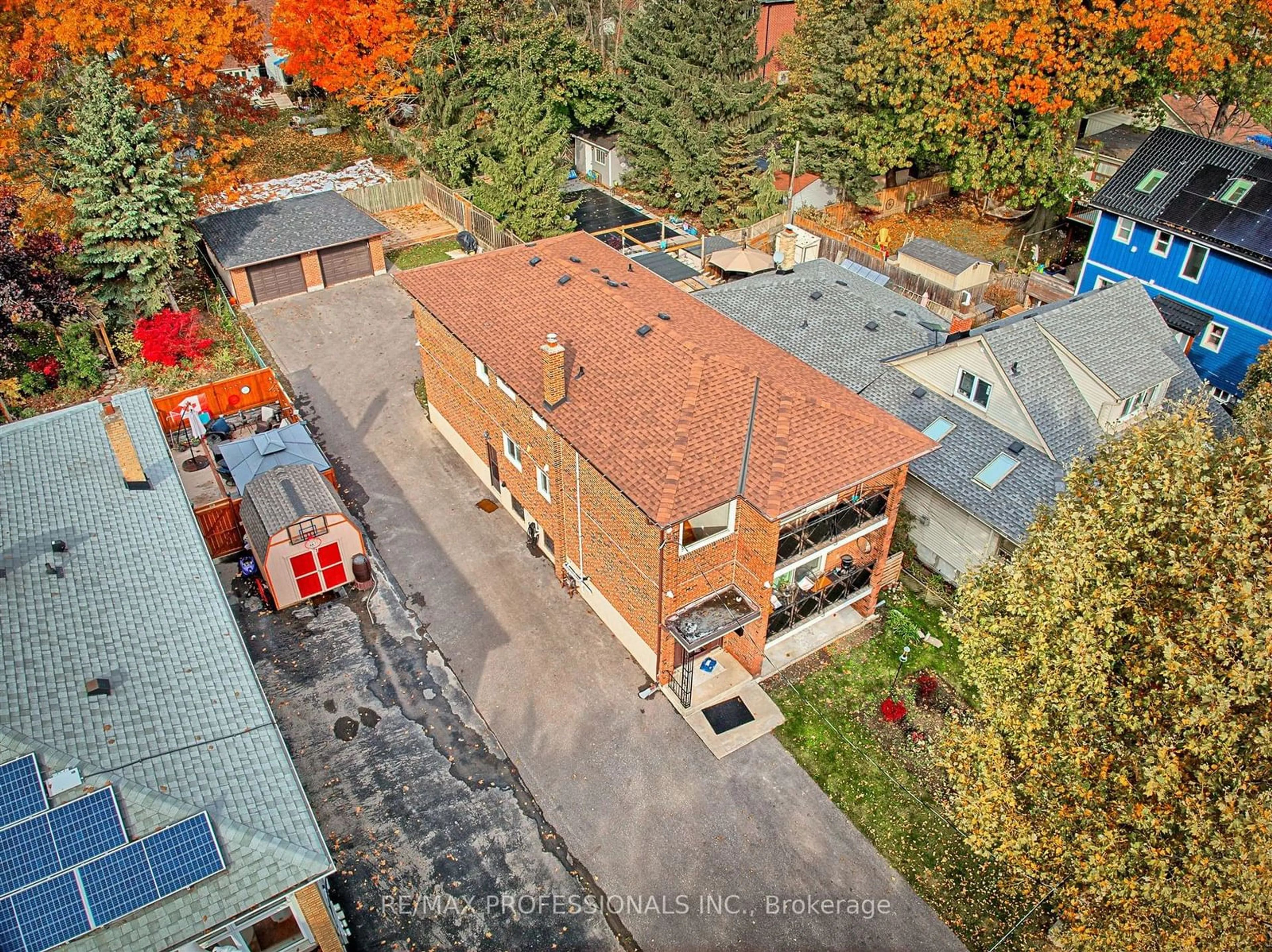 A pic from outside/outdoor area/front of a property/back of a property/a pic from drone, building for 16 Muskoka Ave, Toronto Ontario M8W 1H3