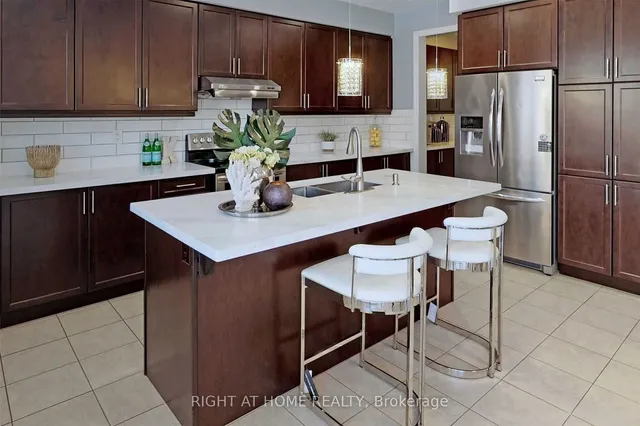Additional property image - 1368 Connaught Terr