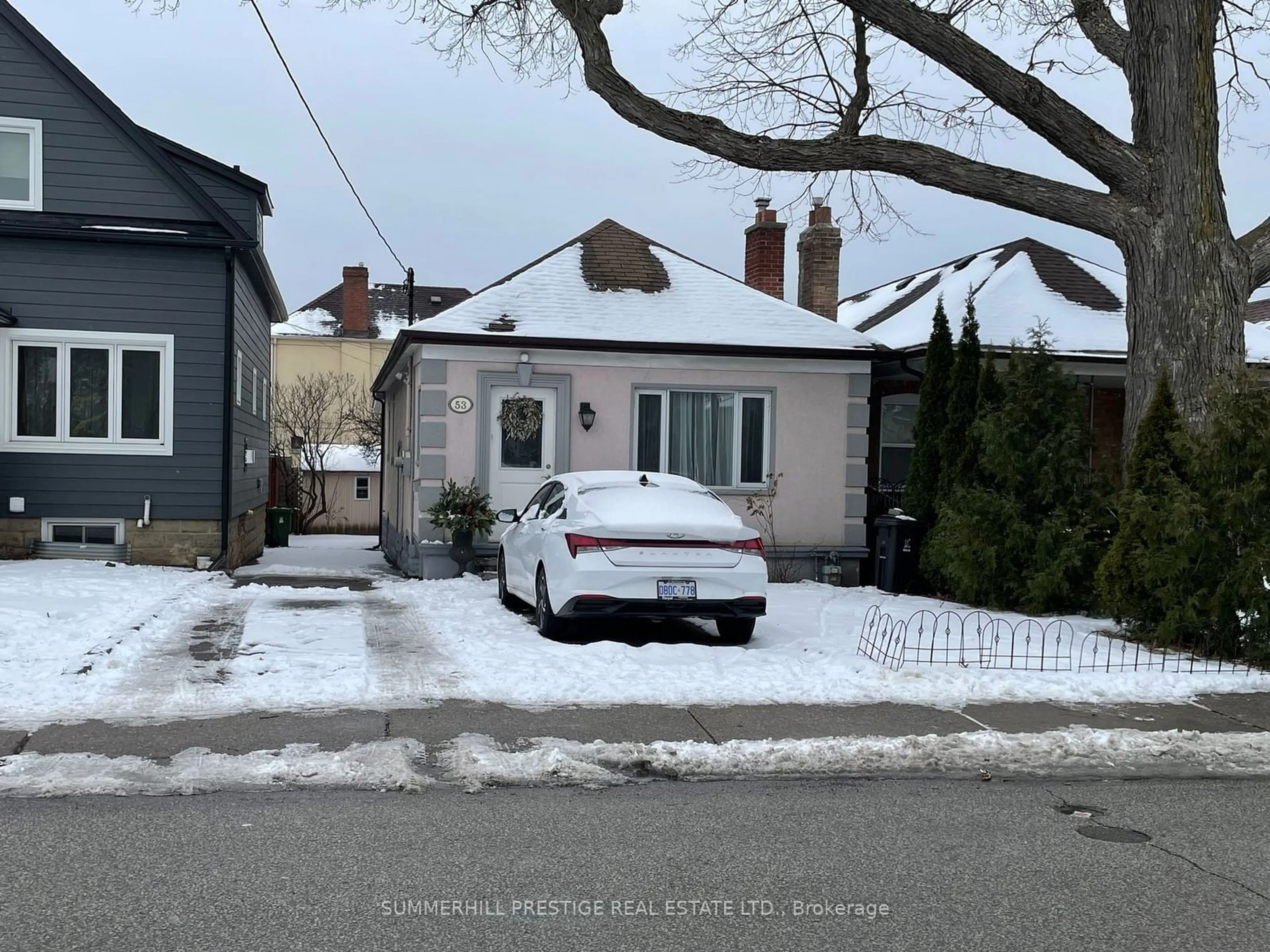 A pic from outside/outdoor area/front of a property/back of a property/a pic from drone, street for 53 Bowie Ave, Toronto Ontario M6E 2P4