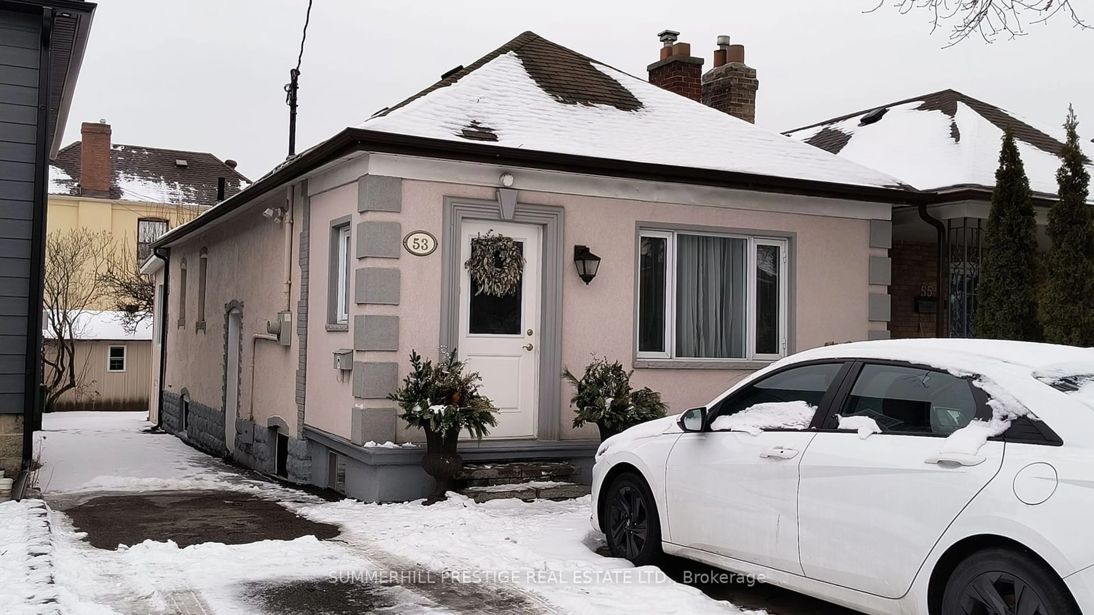 A pic from outside/outdoor area/front of a property/back of a property/a pic from drone, street for 53 Bowie Ave, Toronto Ontario M6E 2P4