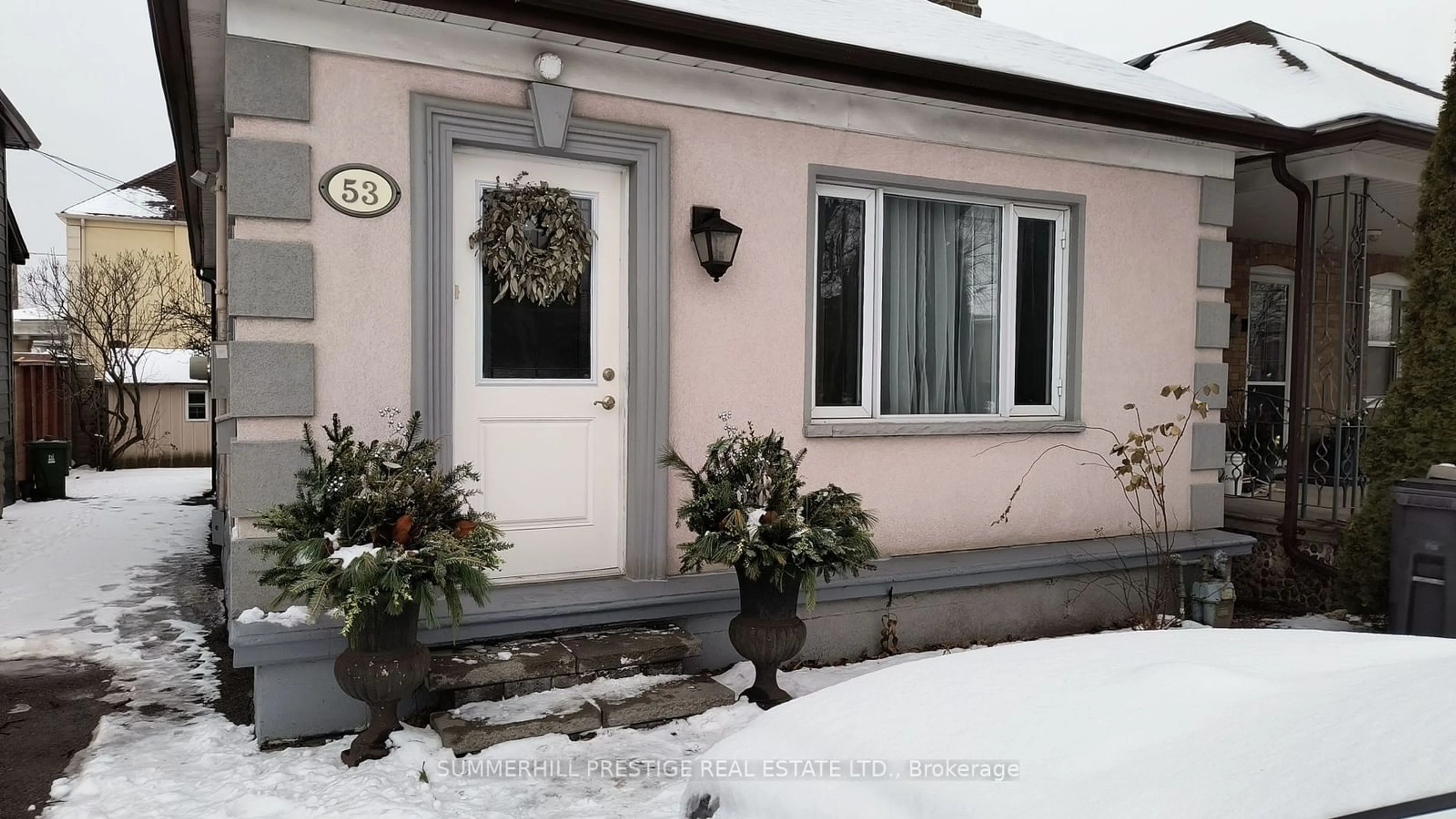 Indoor entryway for 53 Bowie Ave, Toronto Ontario M6E 2P4