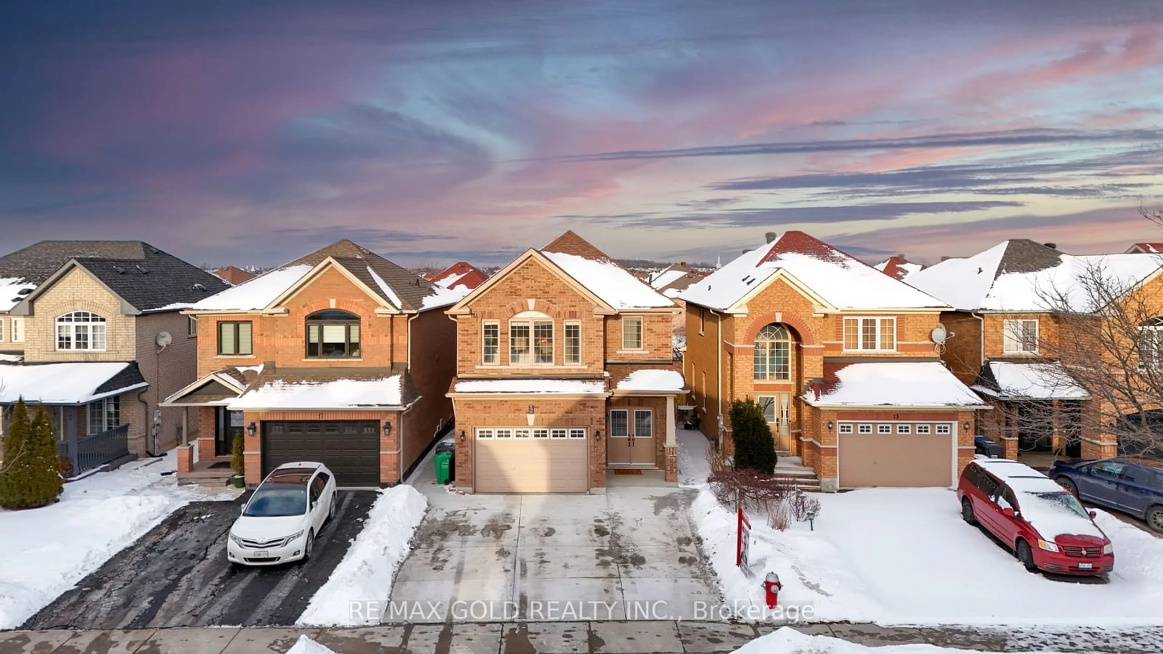 A pic from outside/outdoor area/front of a property/back of a property/a pic from drone, street for 15 Miramar St, Brampton Ontario L6R 2S7