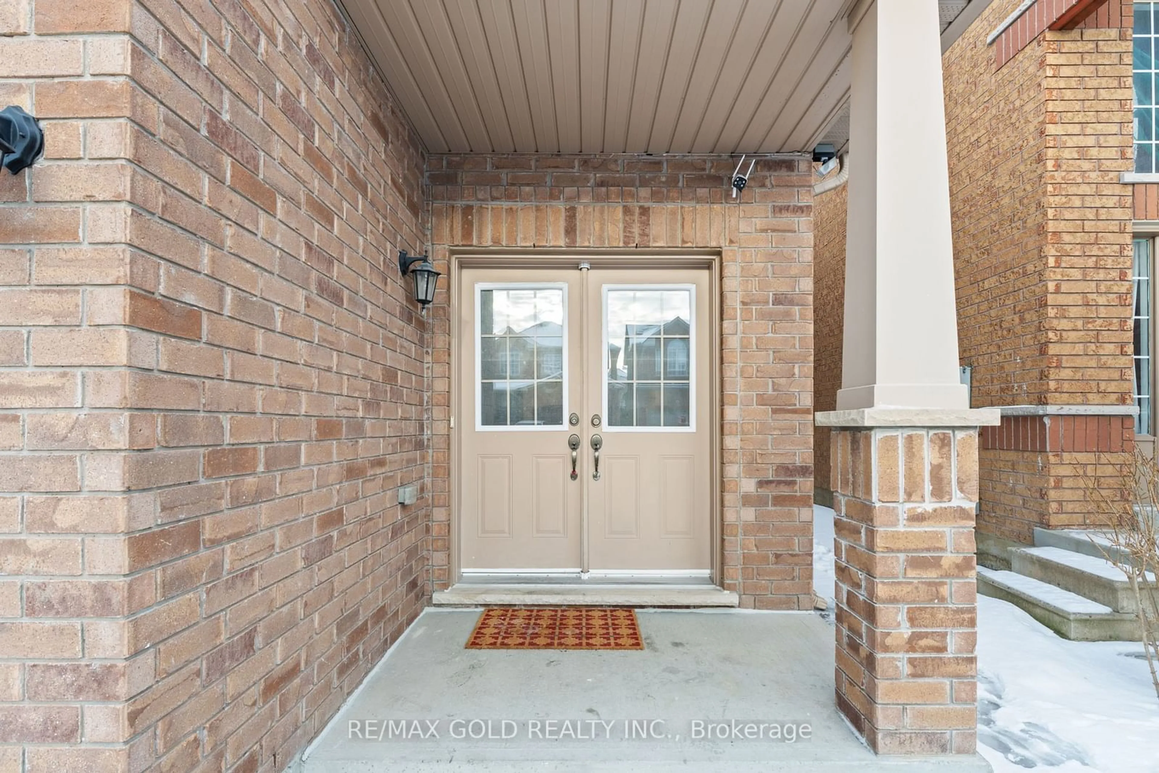 Indoor entryway for 15 Miramar St, Brampton Ontario L6R 2S7