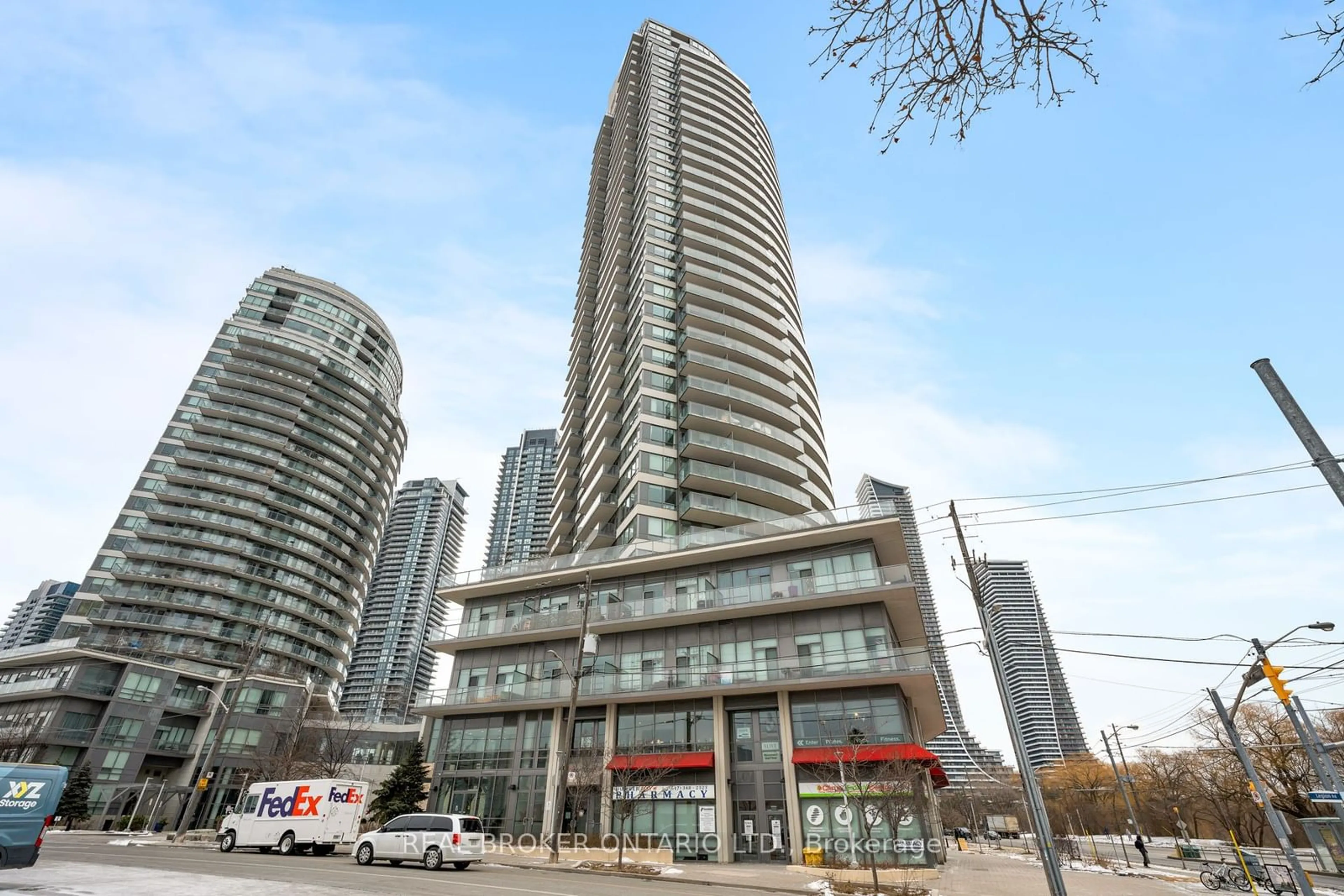 Indoor foyer for 2240 Lake Shore Blvd #605, Toronto Ontario M8V 1A5