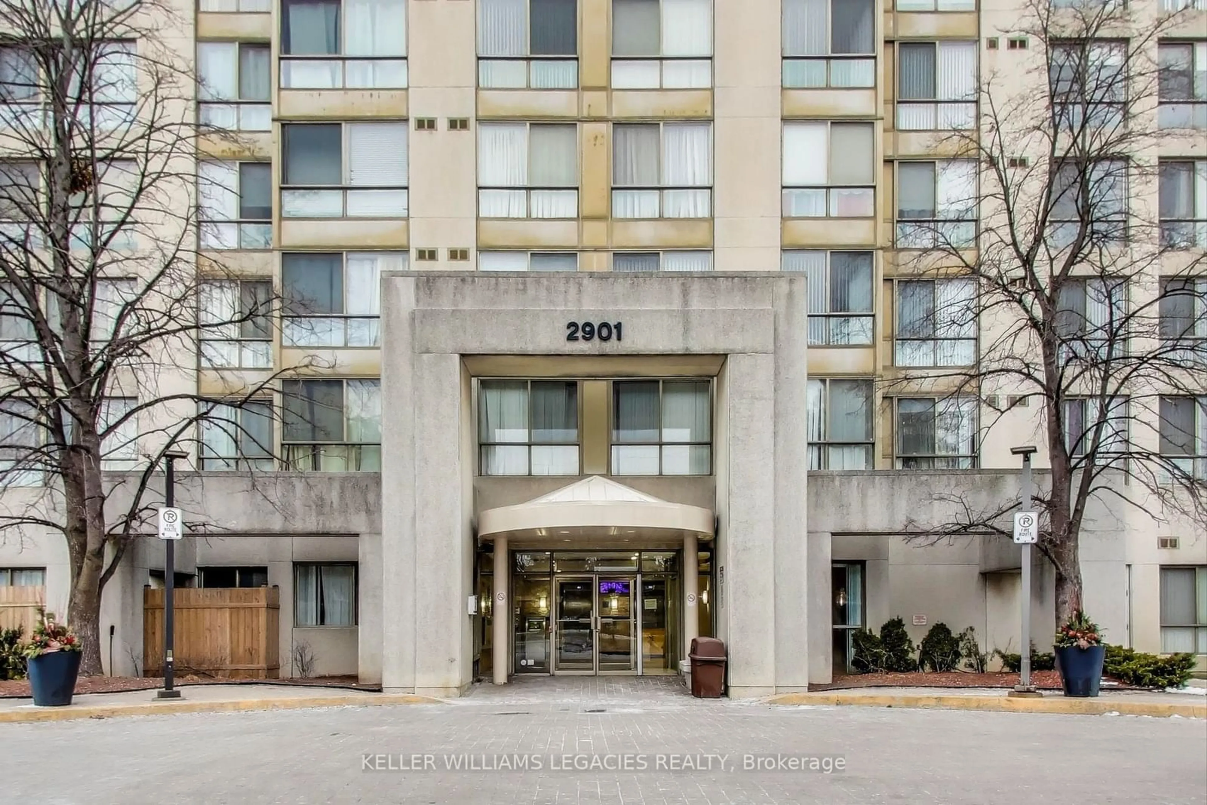 Indoor foyer for 2901 Kipling Ave #801, Toronto Ontario M9V 5E5