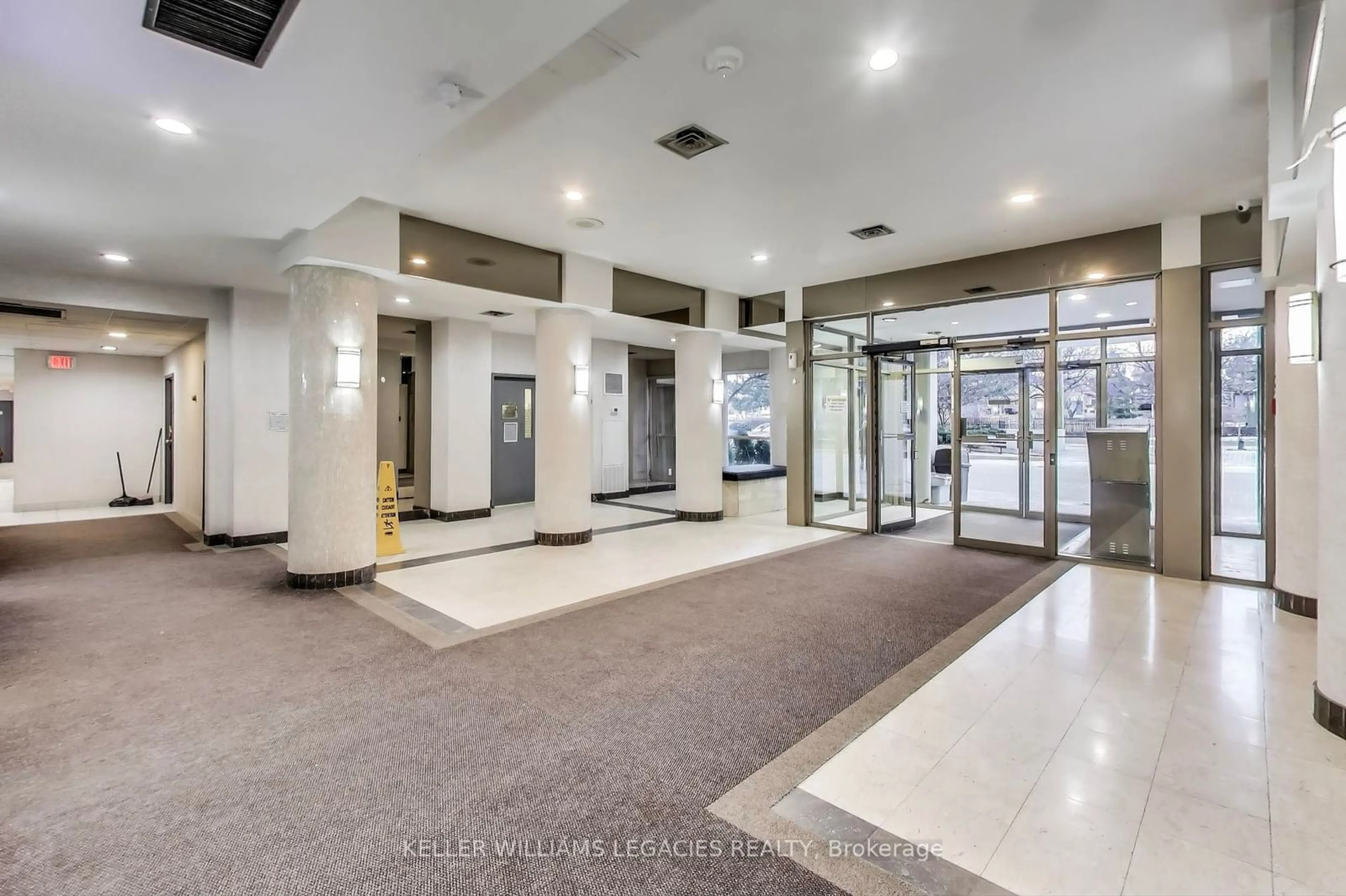 Indoor foyer for 2901 Kipling Ave #801, Toronto Ontario M9V 5E5