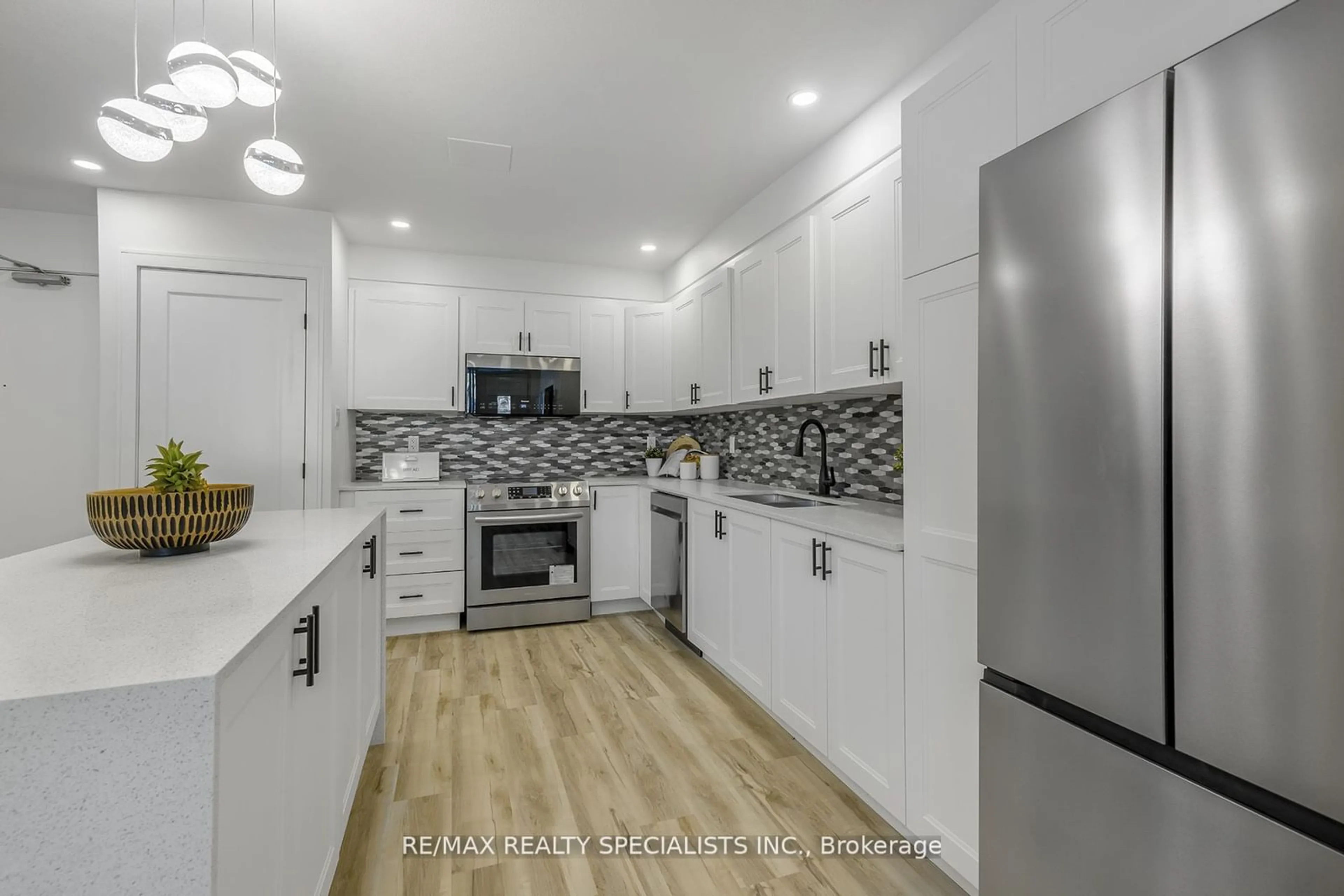 Open concept kitchen, ceramic/tile floor for 80 Grandravine Dr #317, Toronto Ontario M3J 1B2