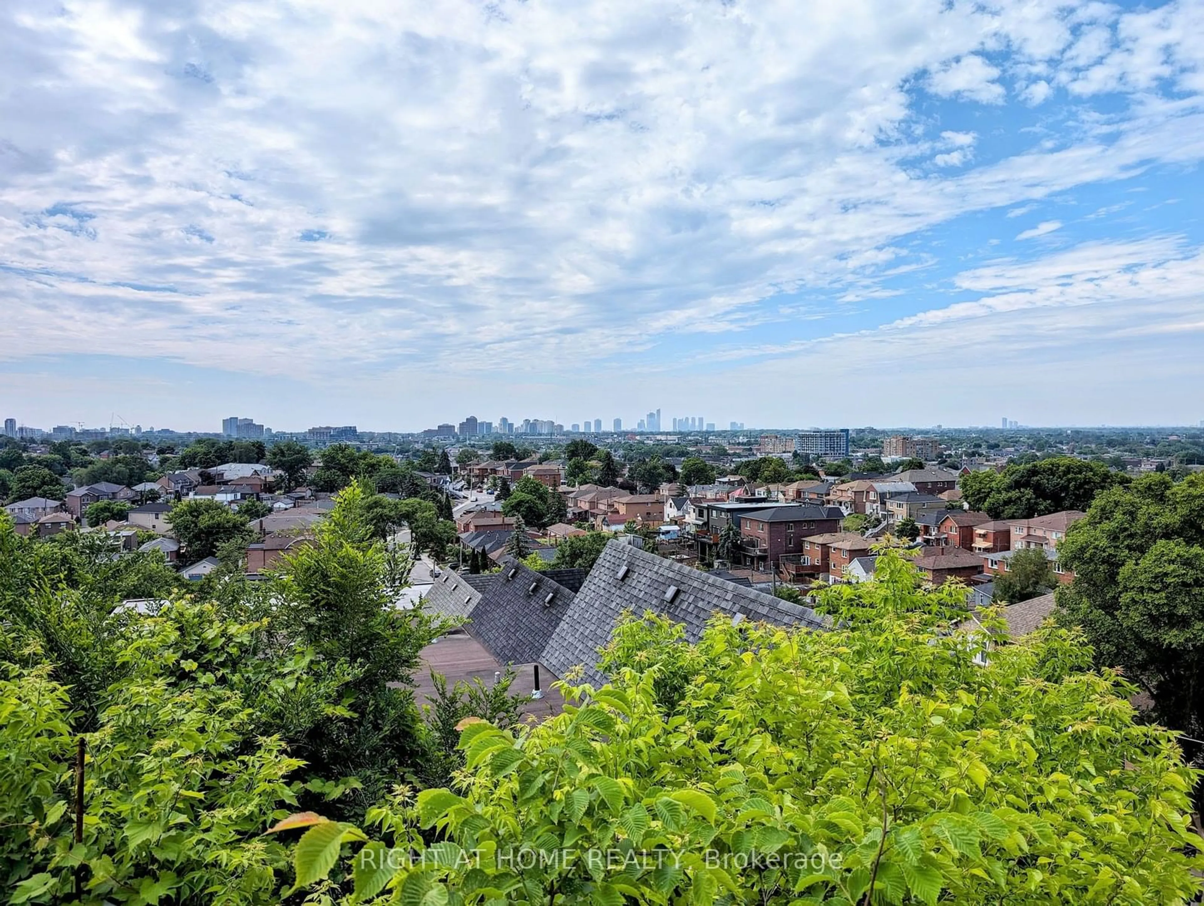 A pic from outside/outdoor area/front of a property/back of a property/a pic from drone, city buildings view from balcony for 33 Venn Cres, Toronto Ontario M6M 1S5