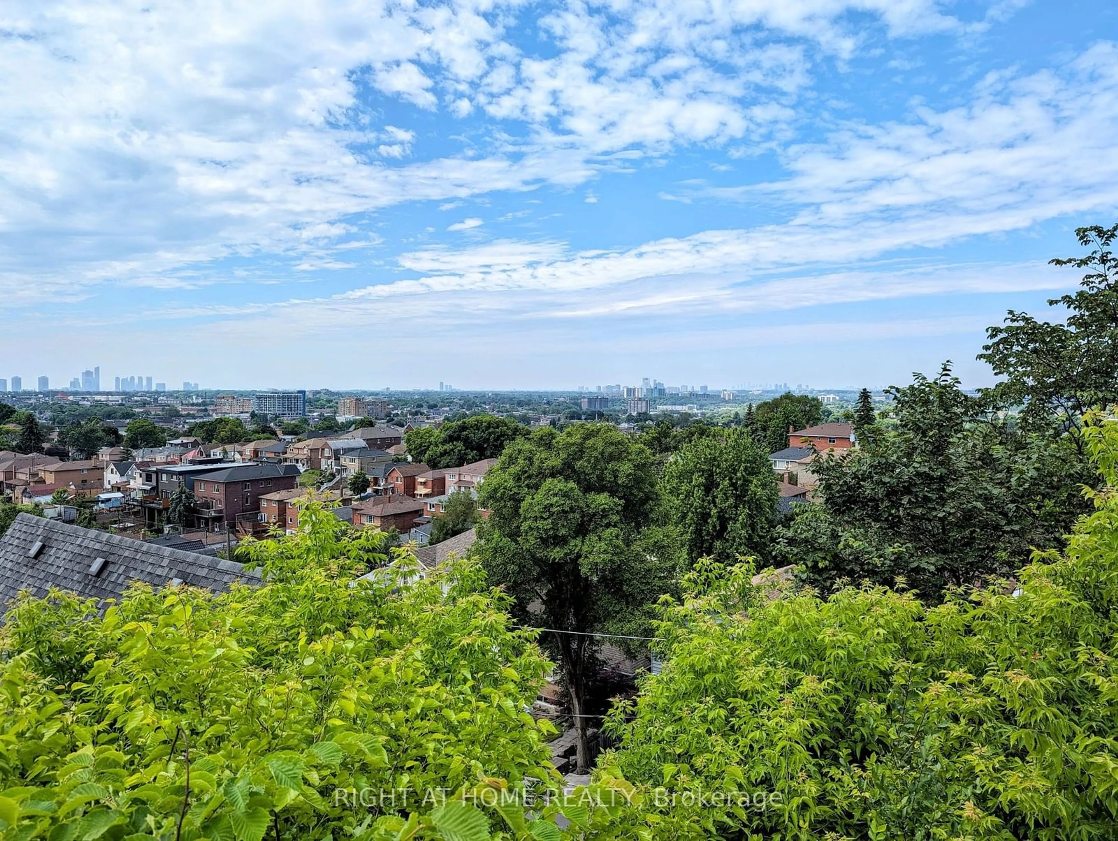 A pic from outside/outdoor area/front of a property/back of a property/a pic from drone, city buildings view from balcony for 33 Venn Cres, Toronto Ontario M6M 1S5