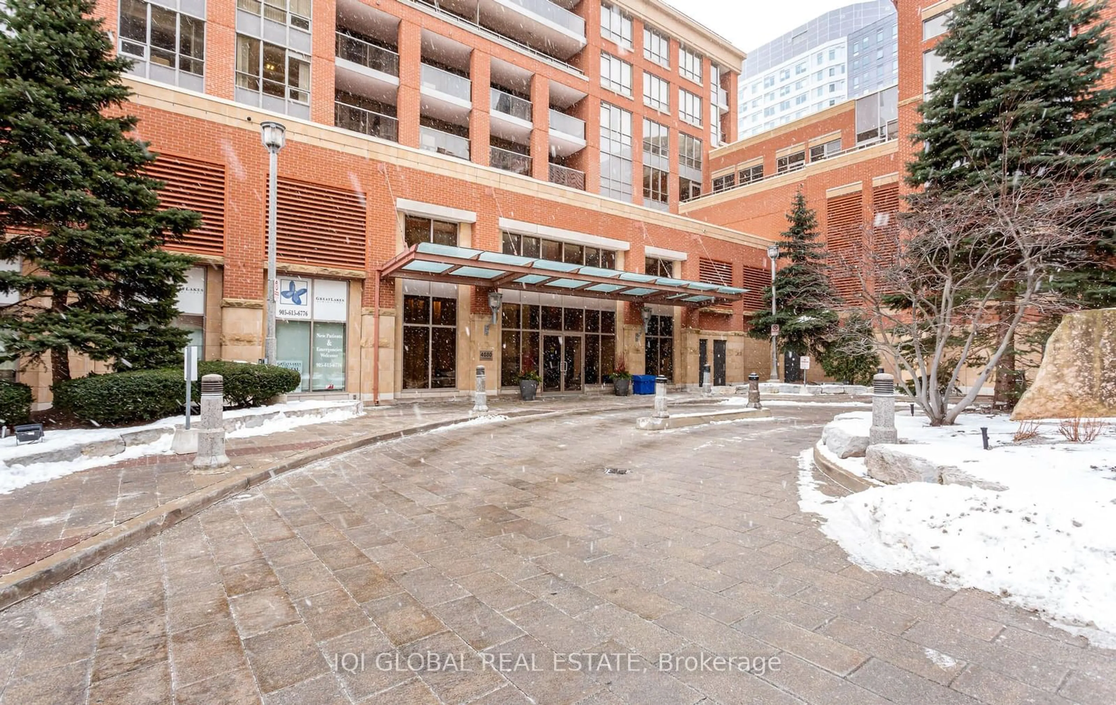 Indoor foyer for 4080 Living Arts Dr #2105, Mississauga Ontario L5B 4N3