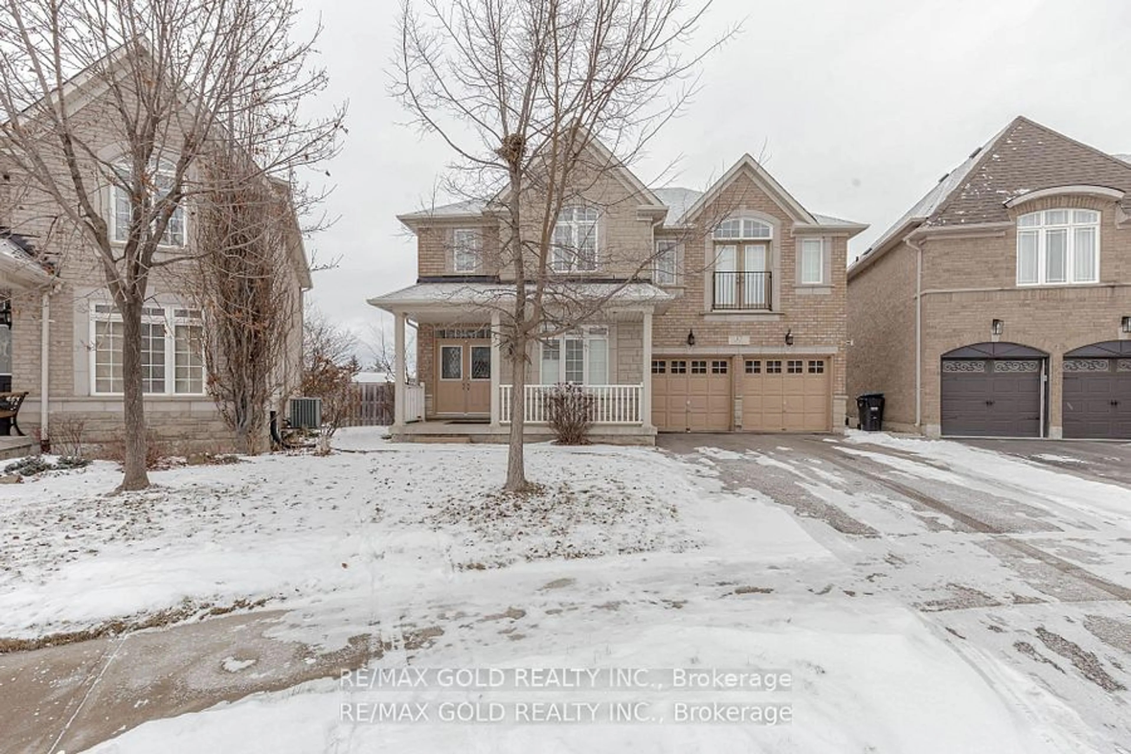 A pic from outside/outdoor area/front of a property/back of a property/a pic from drone, street for 37 DELMONICO Rd, Brampton Ontario L6P 2W8